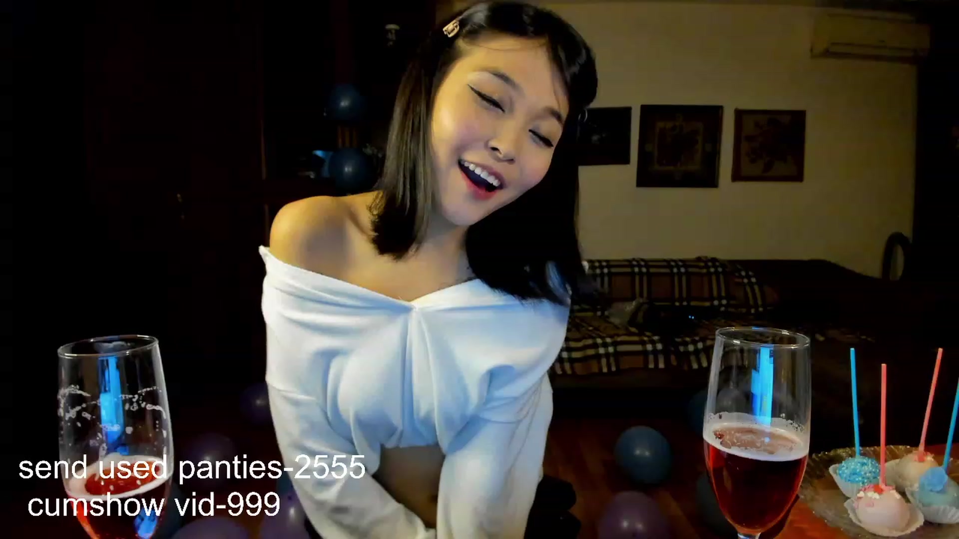 Gallery image thumbnail from PoofMe1's myfreecams stream on, 10/21/2023, 14:46 image 7 of 20