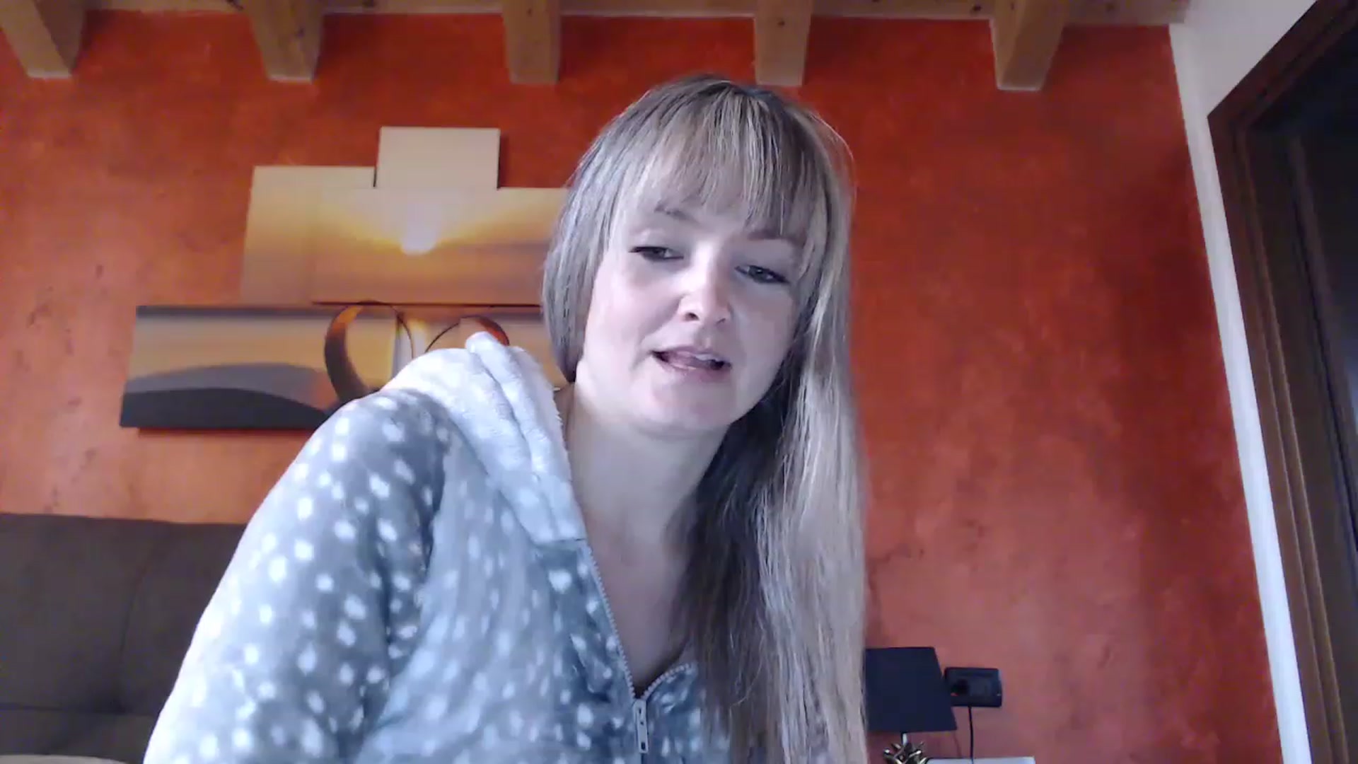 Gallery image thumbnail from PoppieMiller's myfreecams stream on, 11/14/2022, 14:07 image 15 of 20