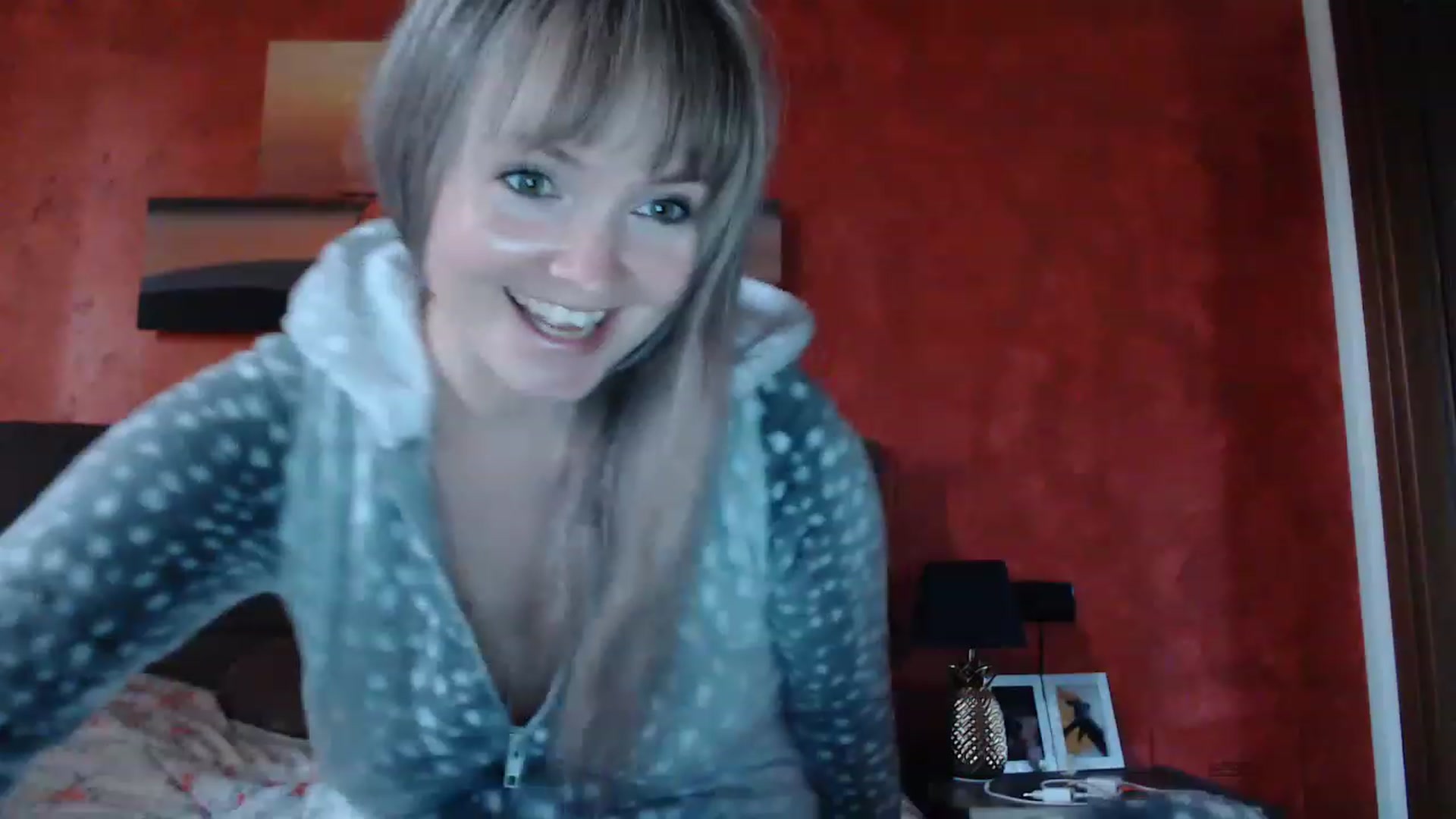 Gallery image thumbnail from PoppieMiller's myfreecams stream on, 11/14/2022, 14:07 image 5 of 20