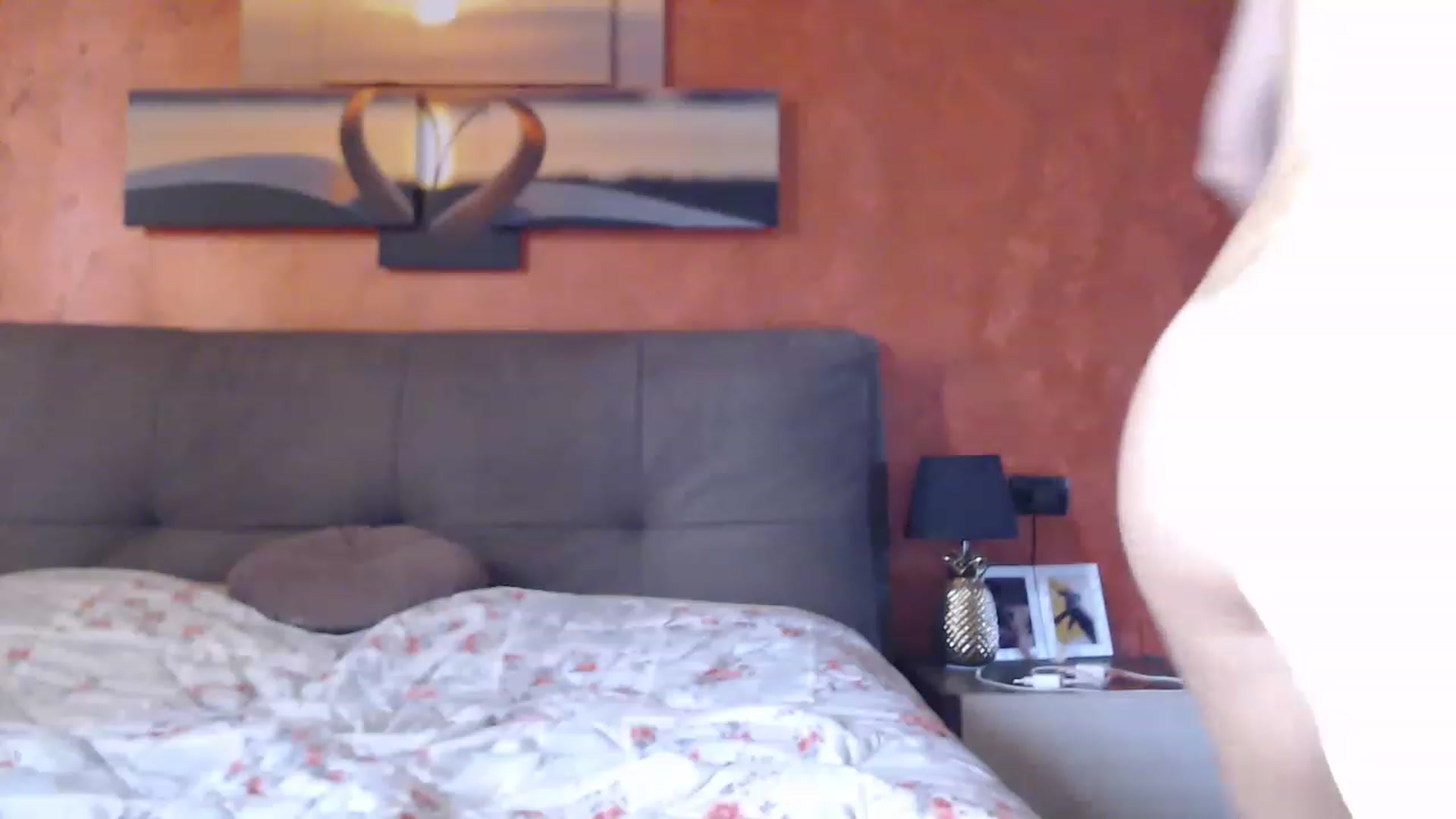 Gallery image thumbnail from PoppieMiller's myfreecams stream on, 11/14/2022, 14:07 image 14 of 20