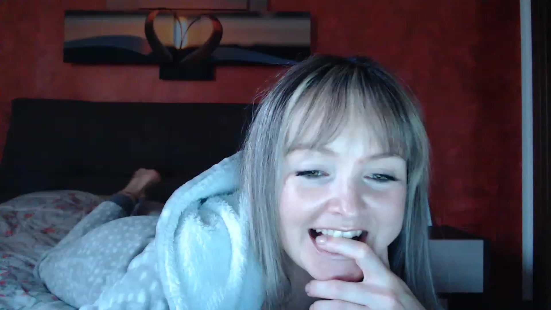 Gallery image thumbnail from PoppieMiller's myfreecams stream on, 11/15/2022, 14:00 image 15 of 20