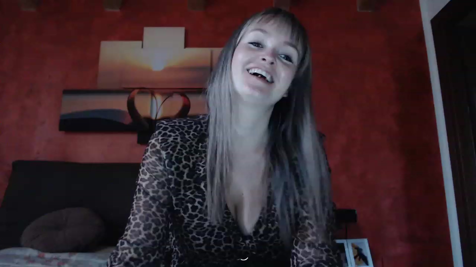 Gallery image thumbnail from PoppieMiller's myfreecams stream on, 11/16/2022, 13:24 image 16 of 20