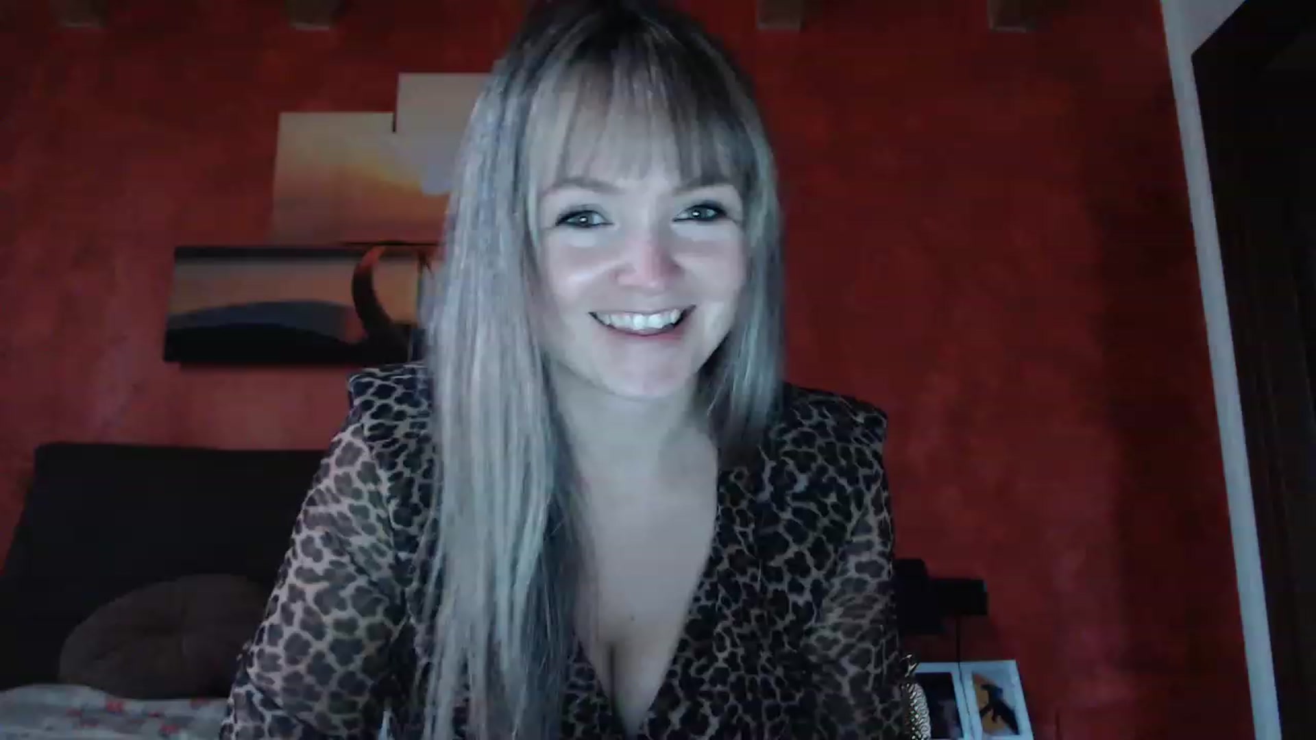 Gallery image thumbnail from PoppieMiller's myfreecams stream on, 11/16/2022, 13:24 image 17 of 20