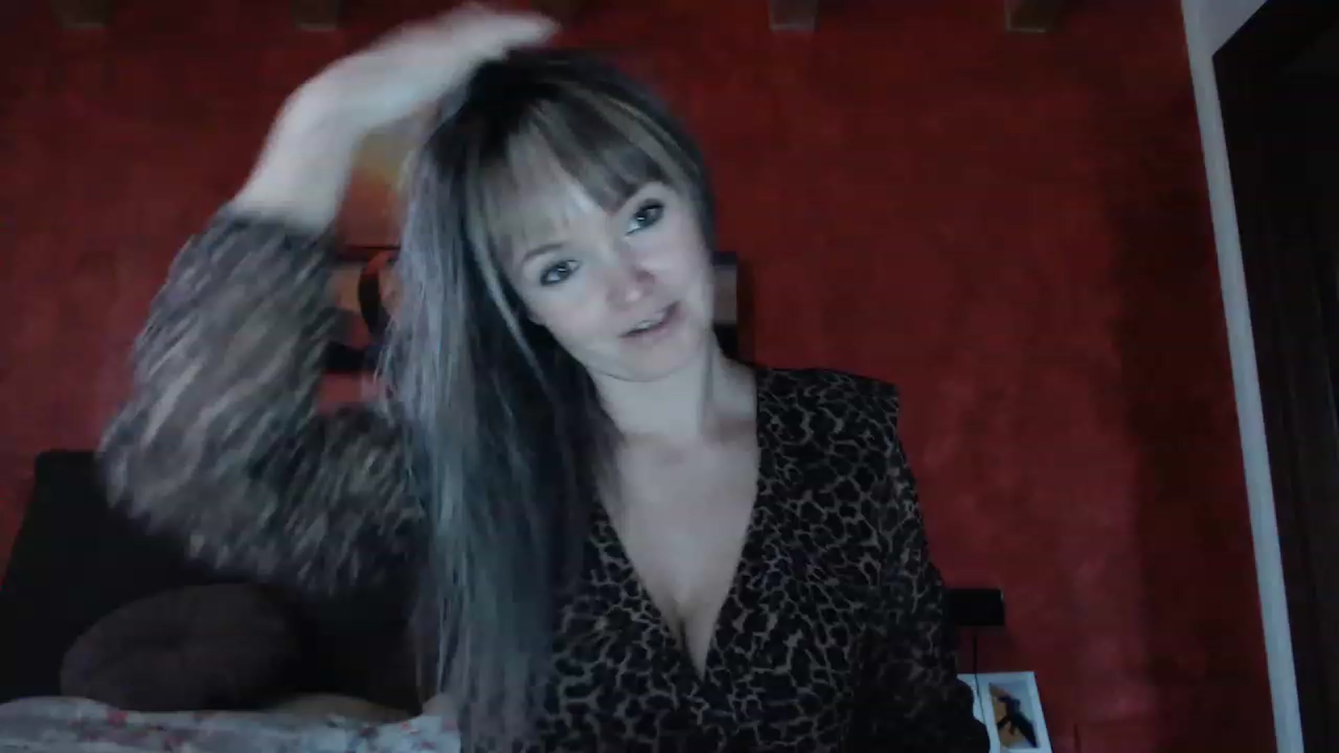 Gallery image thumbnail from PoppieMiller's myfreecams stream on, 11/16/2022, 13:24 image 18 of 20