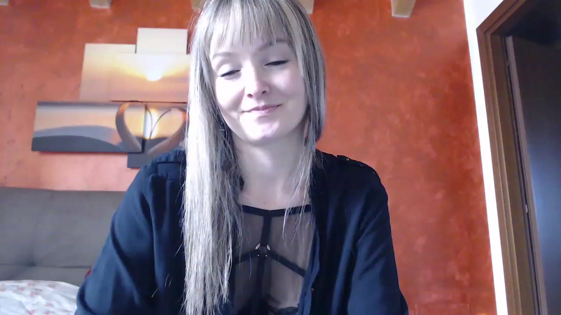 Gallery image thumbnail from PoppieMiller's myfreecams stream on, 11/18/2022, 12:54 image 6 of 20