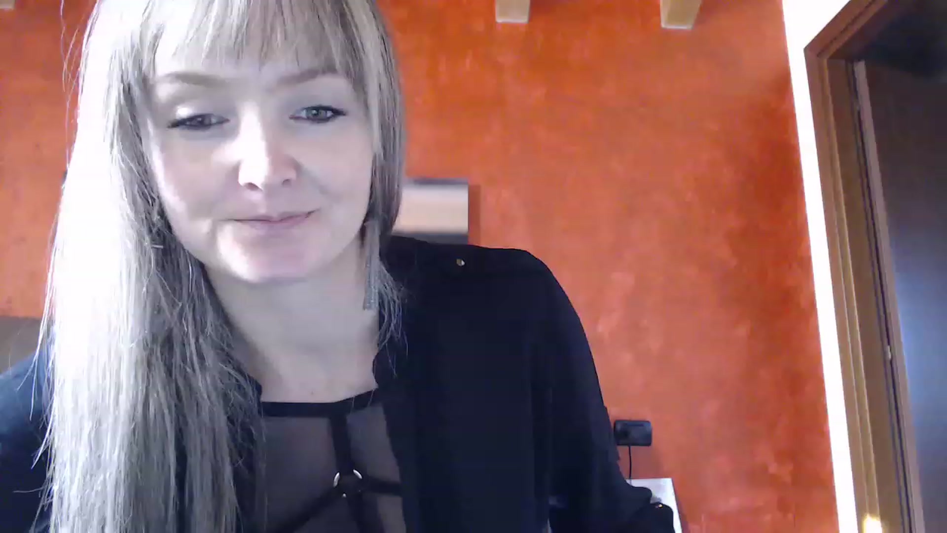 Gallery image thumbnail from PoppieMiller's myfreecams stream on, 11/18/2022, 12:54 image 12 of 20