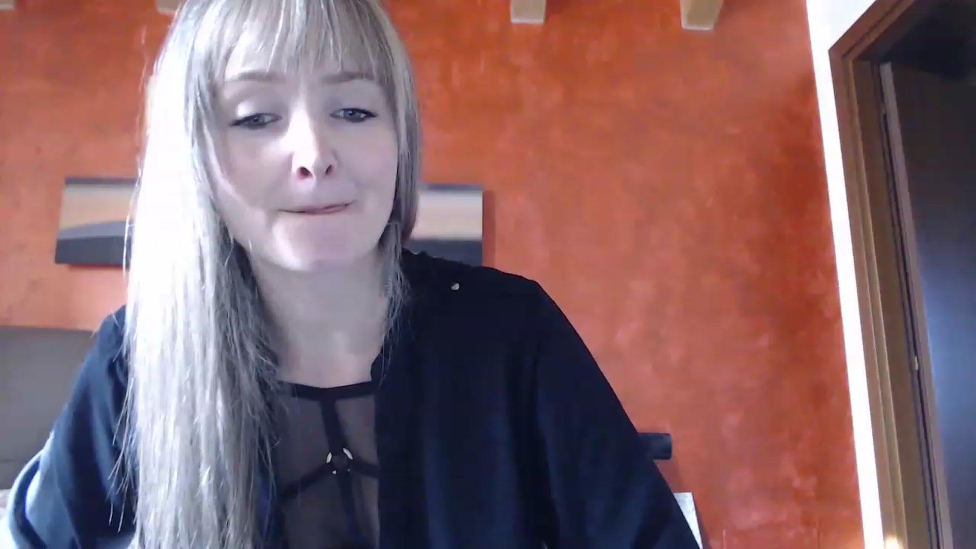 Gallery image thumbnail from PoppieMiller's myfreecams stream on, 11/18/2022, 12:54 image 11 of 20