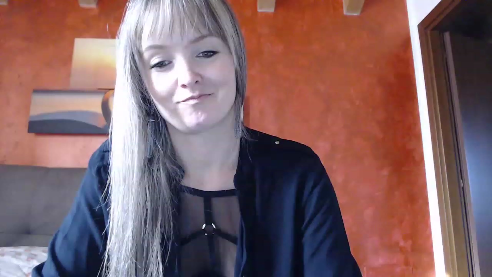 Gallery image thumbnail from PoppieMiller's myfreecams stream on, 11/18/2022, 12:54 image 10 of 20