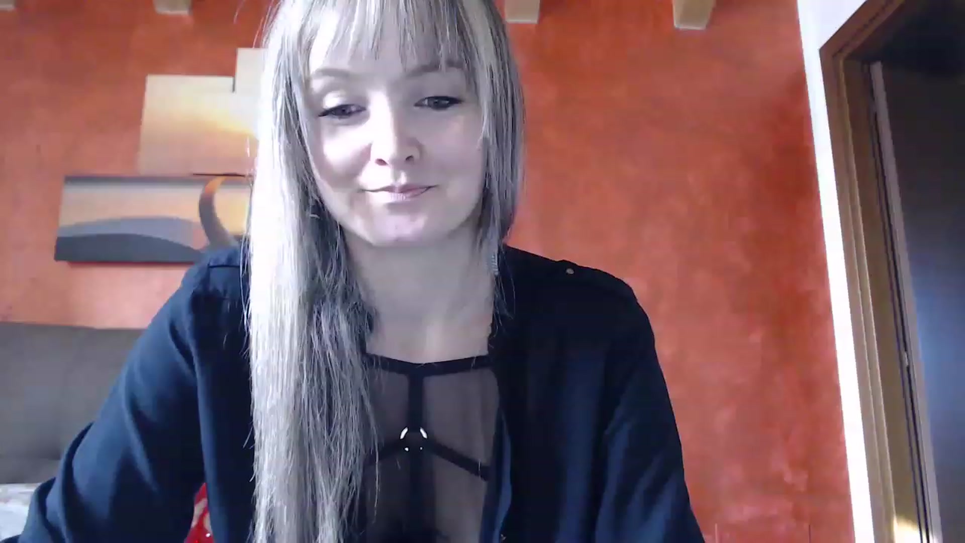 Gallery image thumbnail from PoppieMiller's myfreecams stream on, 11/18/2022, 12:54 image 14 of 20