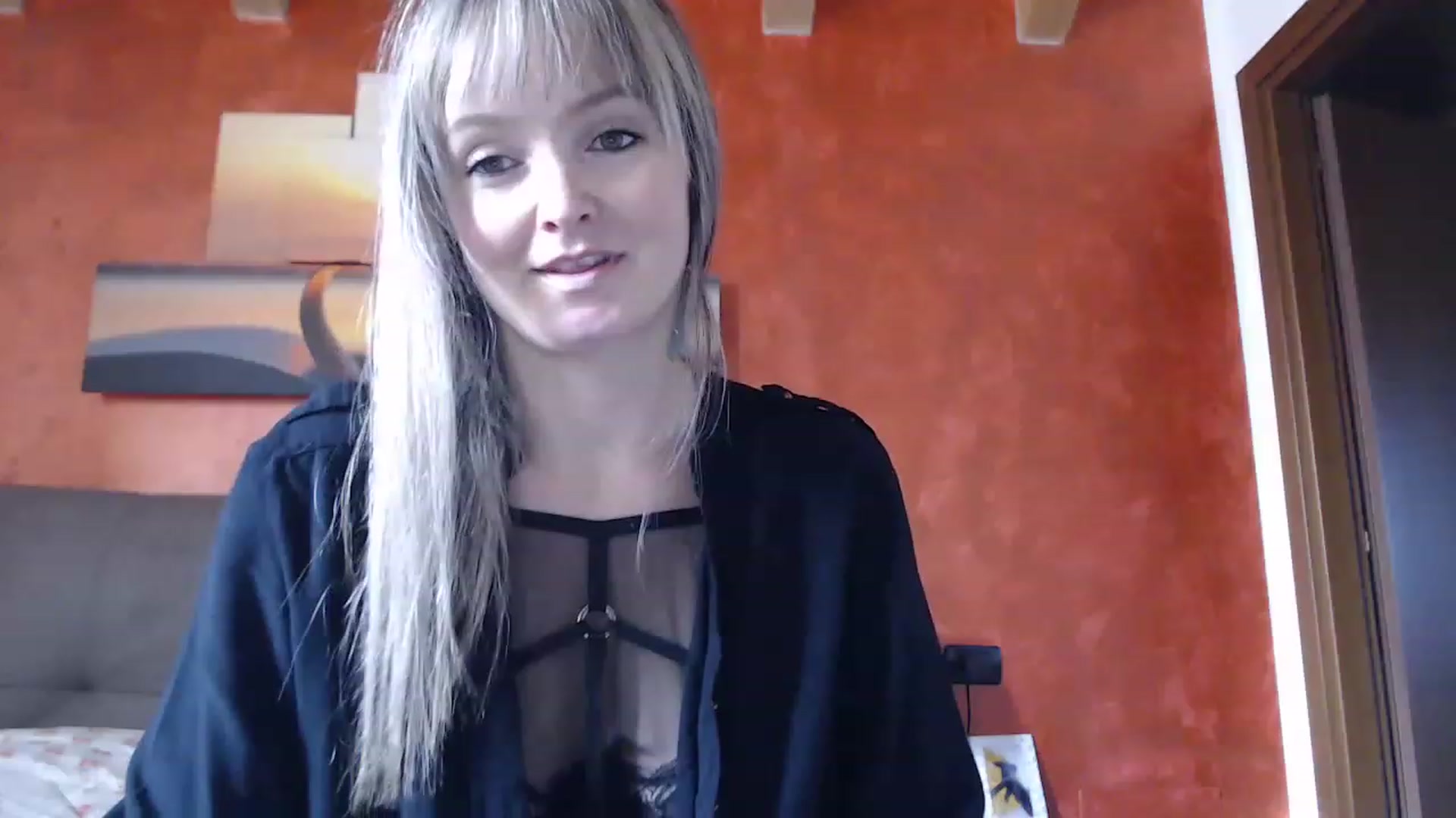 Gallery image thumbnail from PoppieMiller's myfreecams stream on, 11/18/2022, 12:54 image 8 of 20