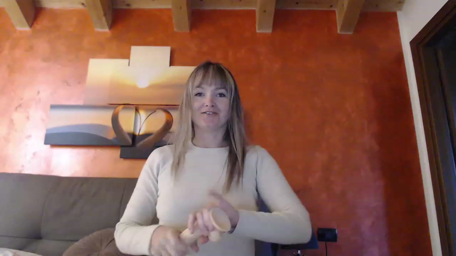 Gallery image thumbnail from PoppieMiller's myfreecams stream on, 11/21/2022, 13:39 image 16 of 20