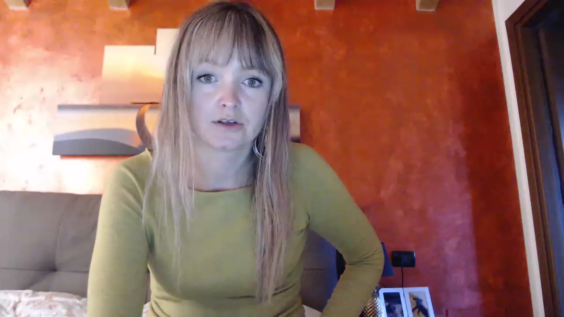 Gallery image thumbnail from PoppieMiller's myfreecams stream on, 11/23/2022, 13:27 image 13 of 20