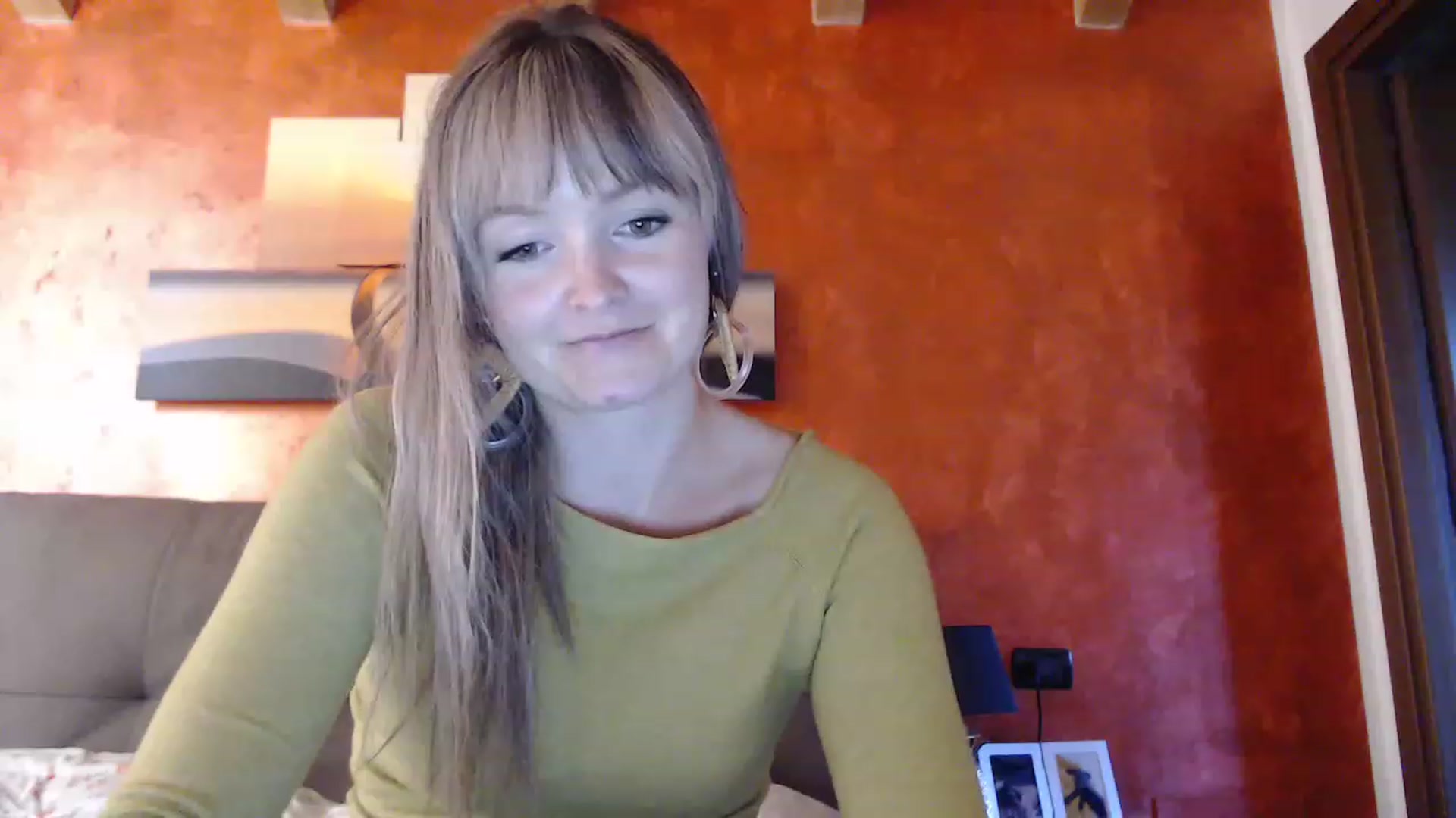 Gallery image thumbnail from PoppieMiller's myfreecams stream on, 11/23/2022, 13:27 image 15 of 20