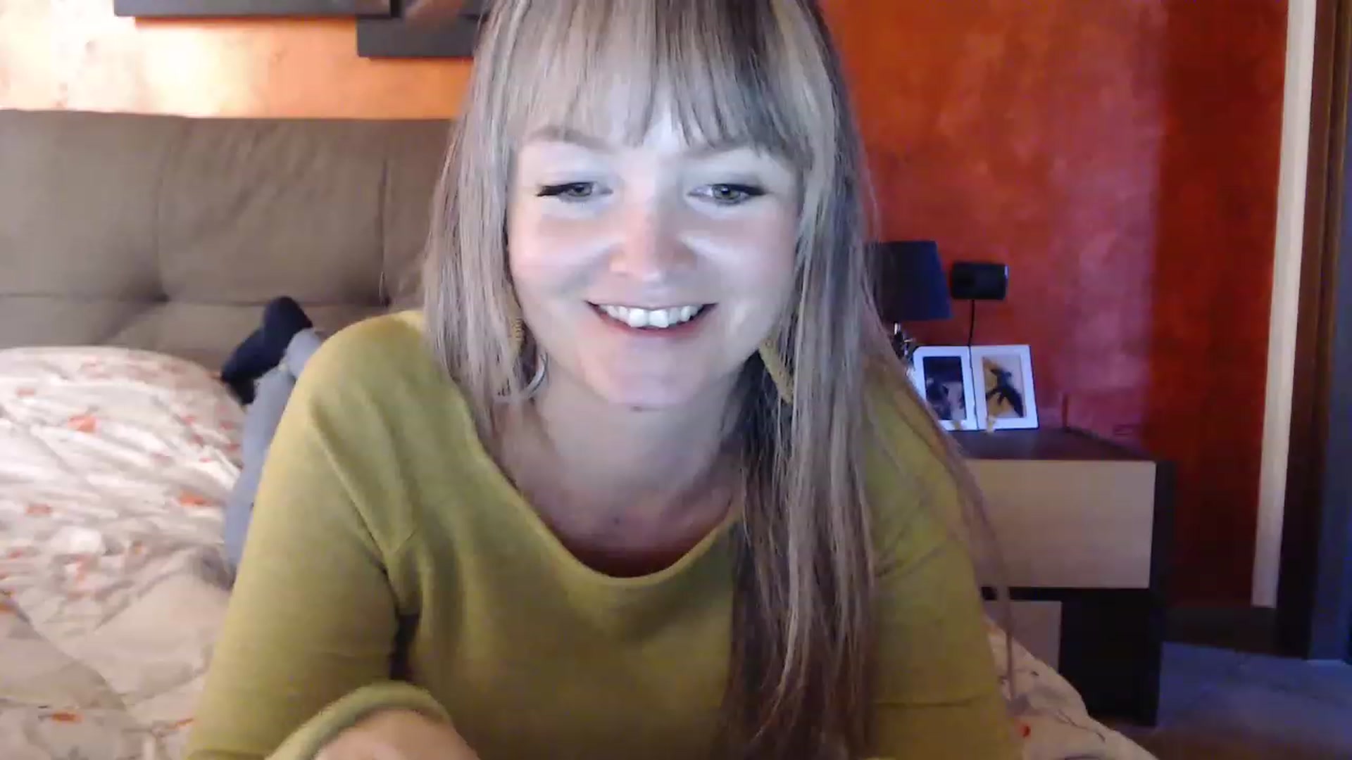 Gallery image thumbnail from PoppieMiller's myfreecams stream on, 11/23/2022, 13:27 image 8 of 20
