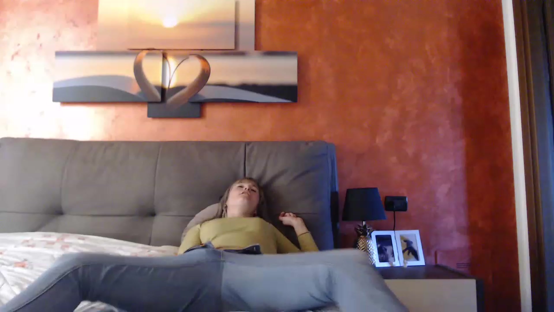 Gallery image thumbnail from PoppieMiller's myfreecams stream on, 11/23/2022, 13:27 image 6 of 20