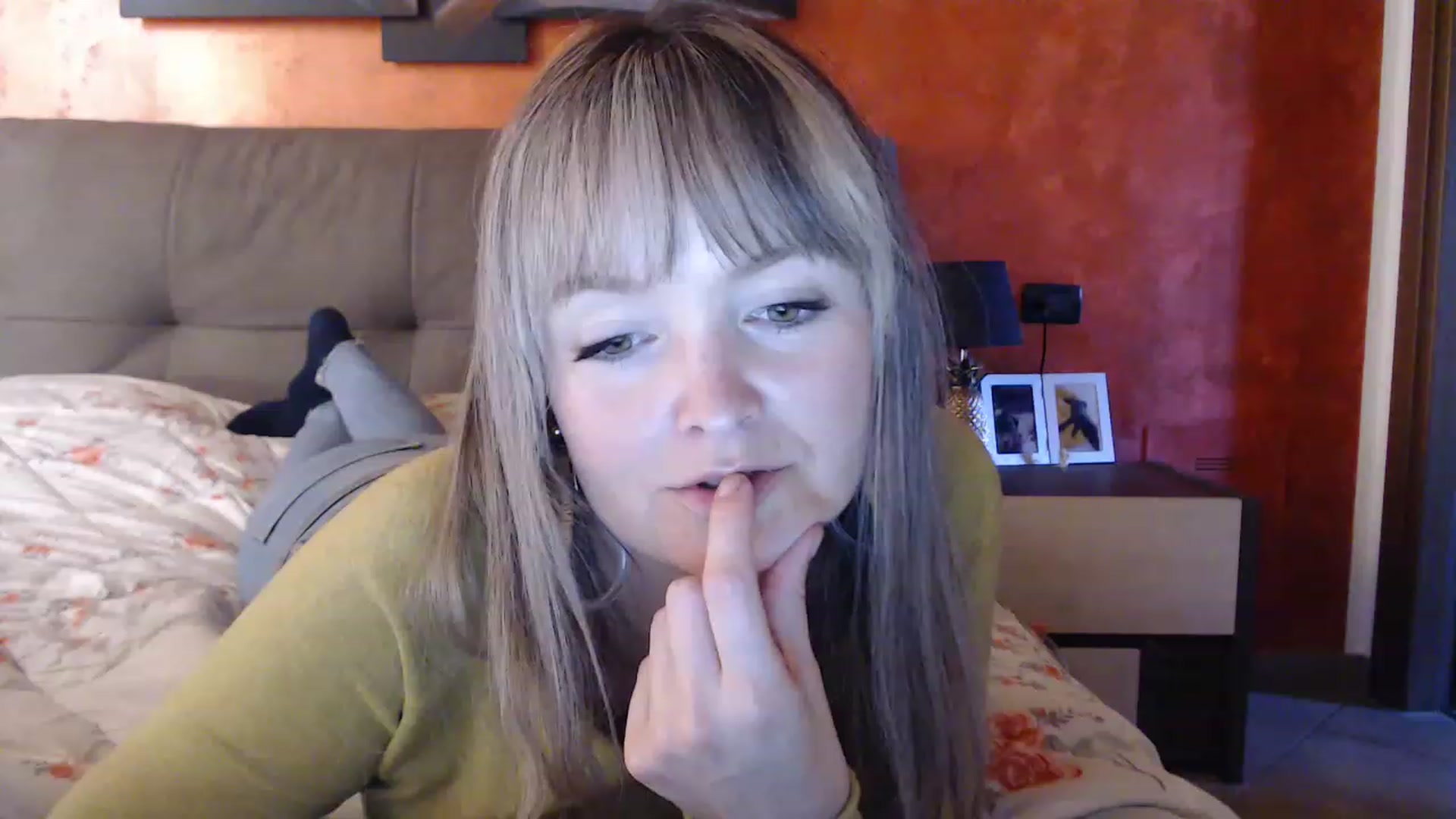 Gallery image thumbnail from PoppieMiller's myfreecams stream on, 11/23/2022, 13:27 image 11 of 20