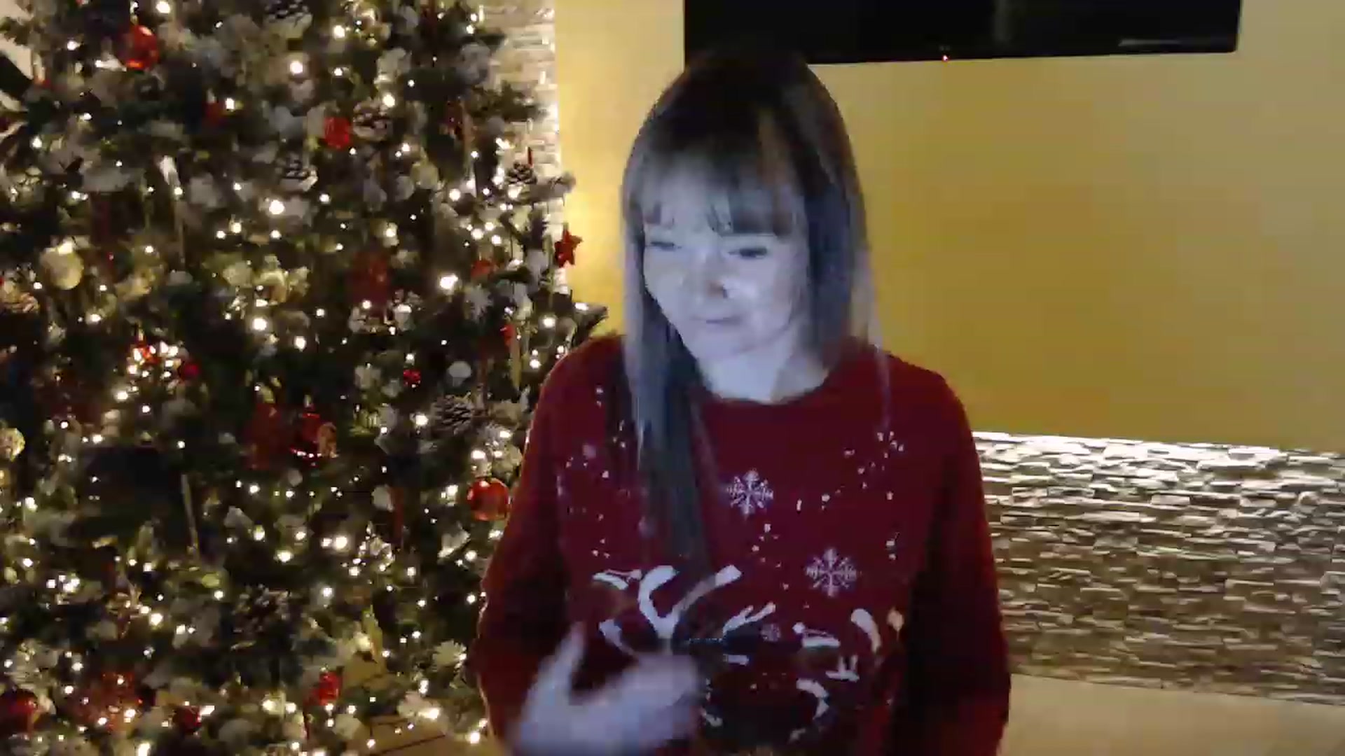 Gallery image thumbnail from PoppieMiller's myfreecams stream on, 12/23/2022, 21:02 image 16 of 20