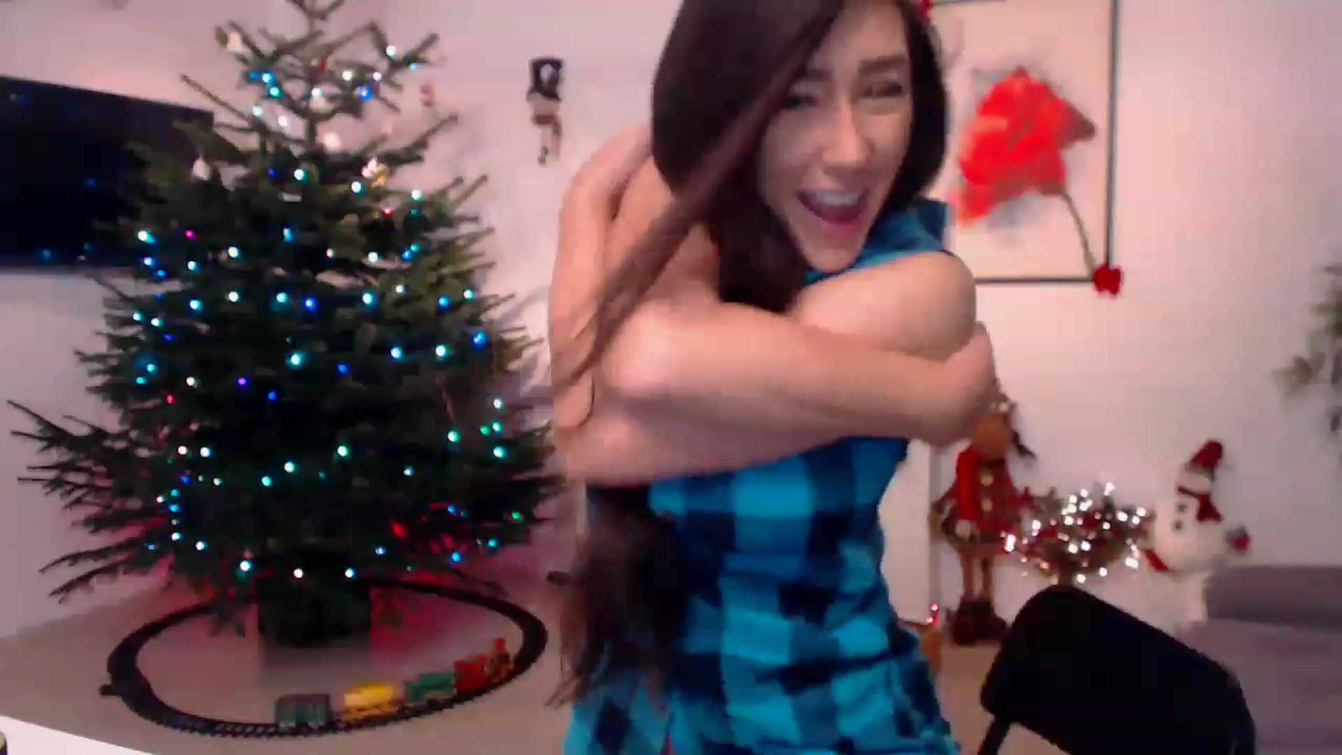 Gallery image thumbnail from PoppyNaked's myfreecams stream on, 12/12/2022, 07:16 image 3 of 20