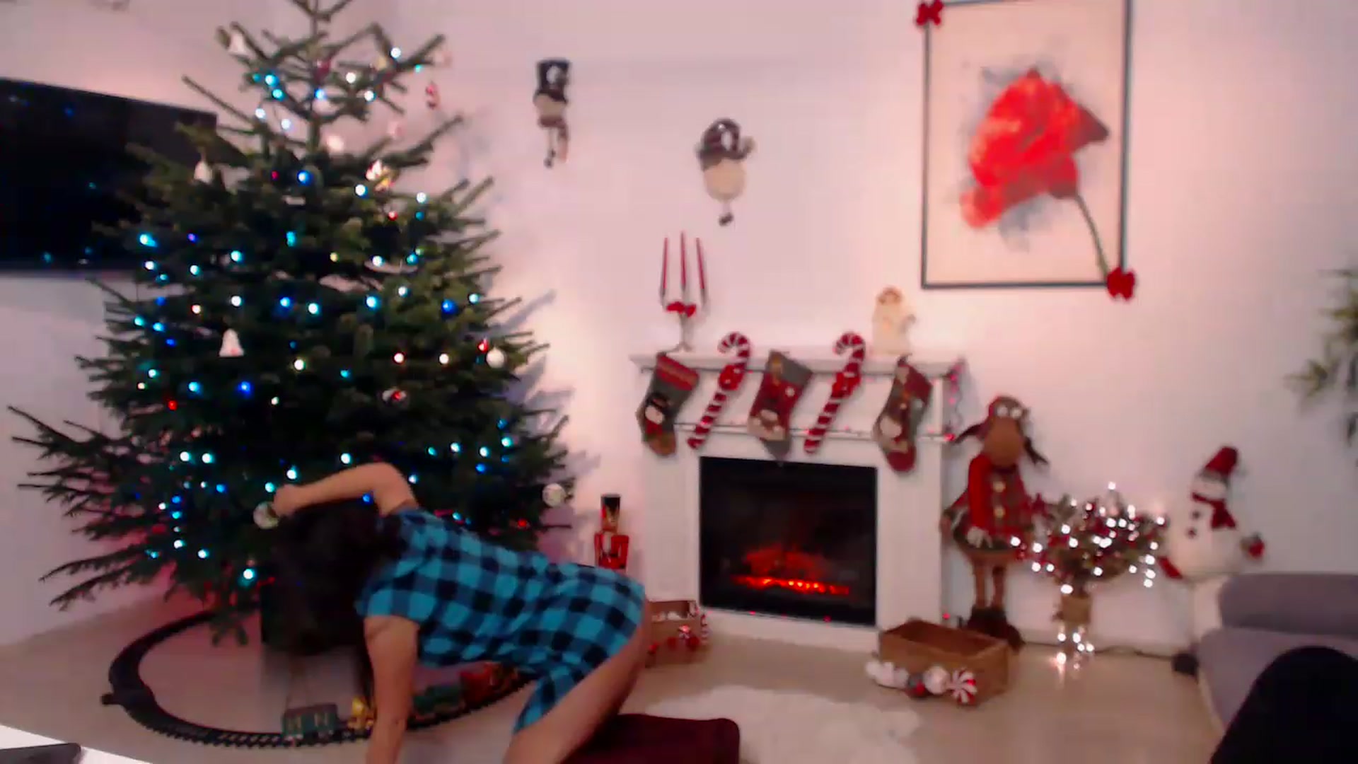 Gallery image thumbnail from PoppyNaked's myfreecams stream on, 12/12/2022, 07:16 image 13 of 20