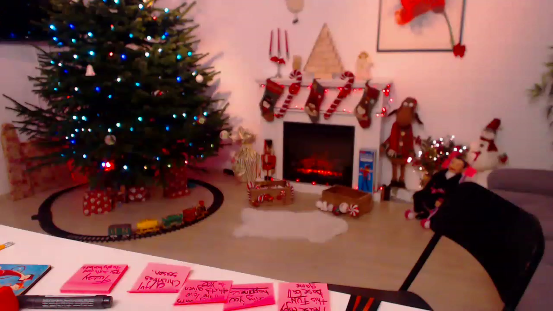 Gallery image thumbnail from PoppyNaked's myfreecams stream on, 12/20/2022, 06:27 image 19 of 20
