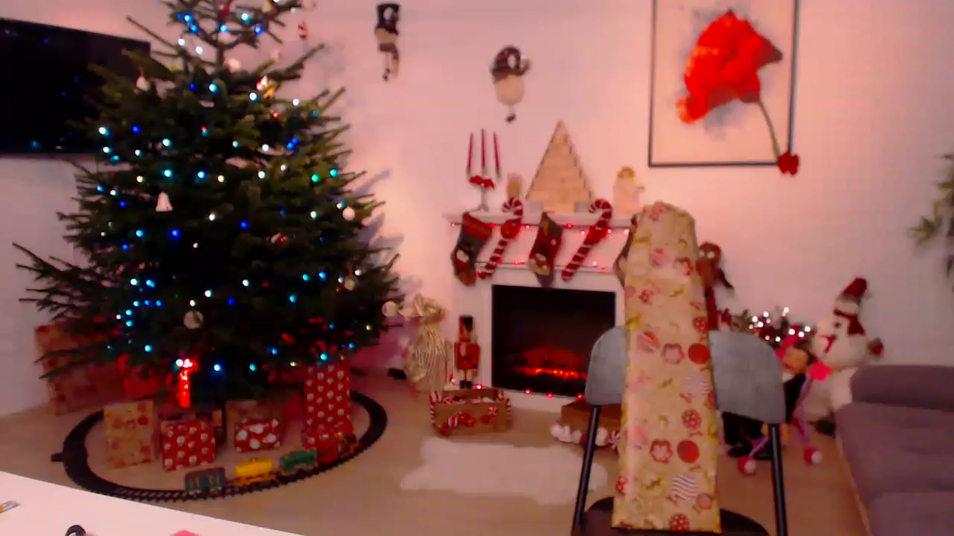 Gallery image thumbnail from PoppyNaked's myfreecams stream on, 12/20/2022, 07:52 image 2 of 20