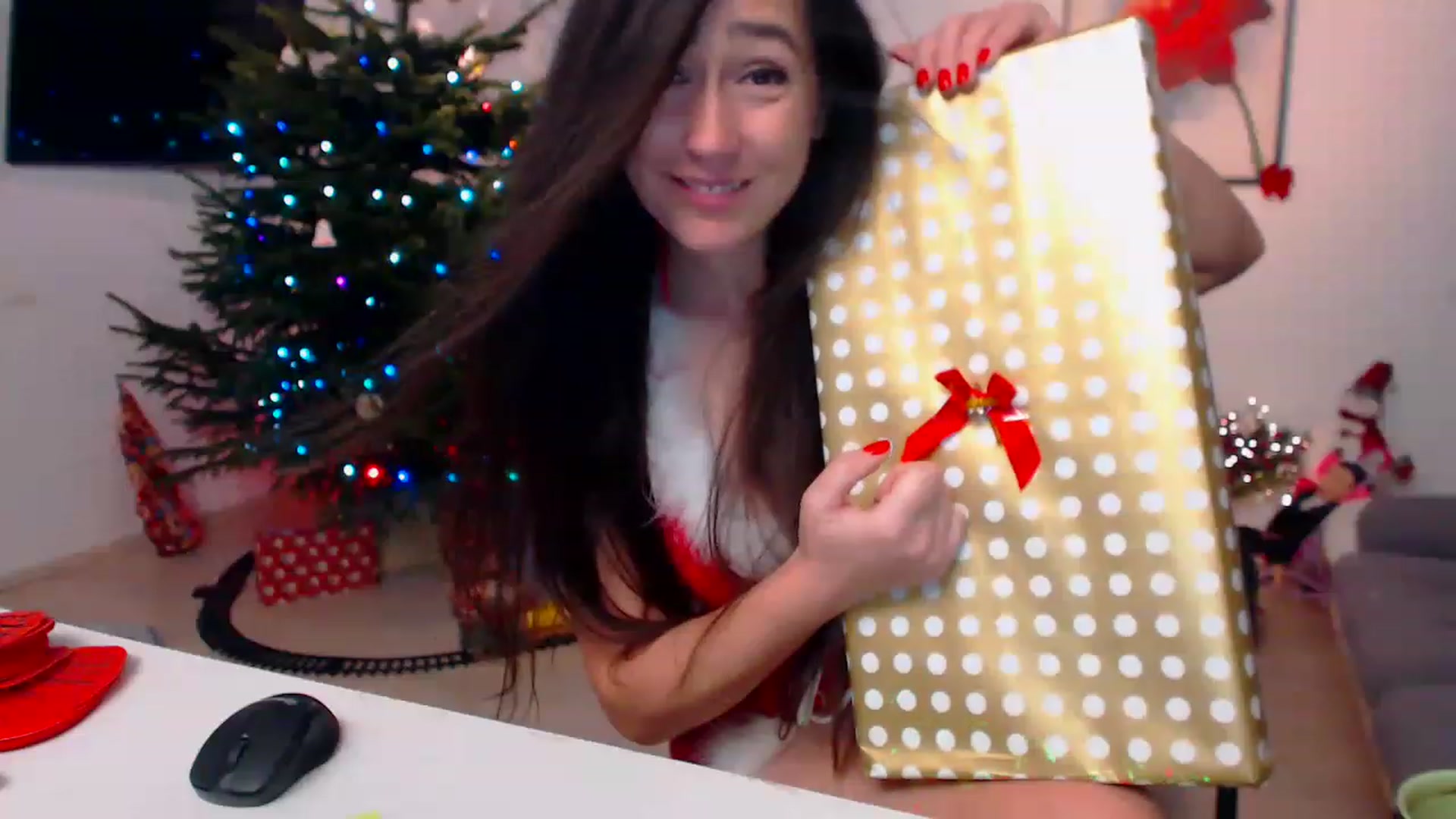 Gallery image thumbnail from PoppyNaked's myfreecams stream on, 12/24/2022, 06:50 image 9 of 20