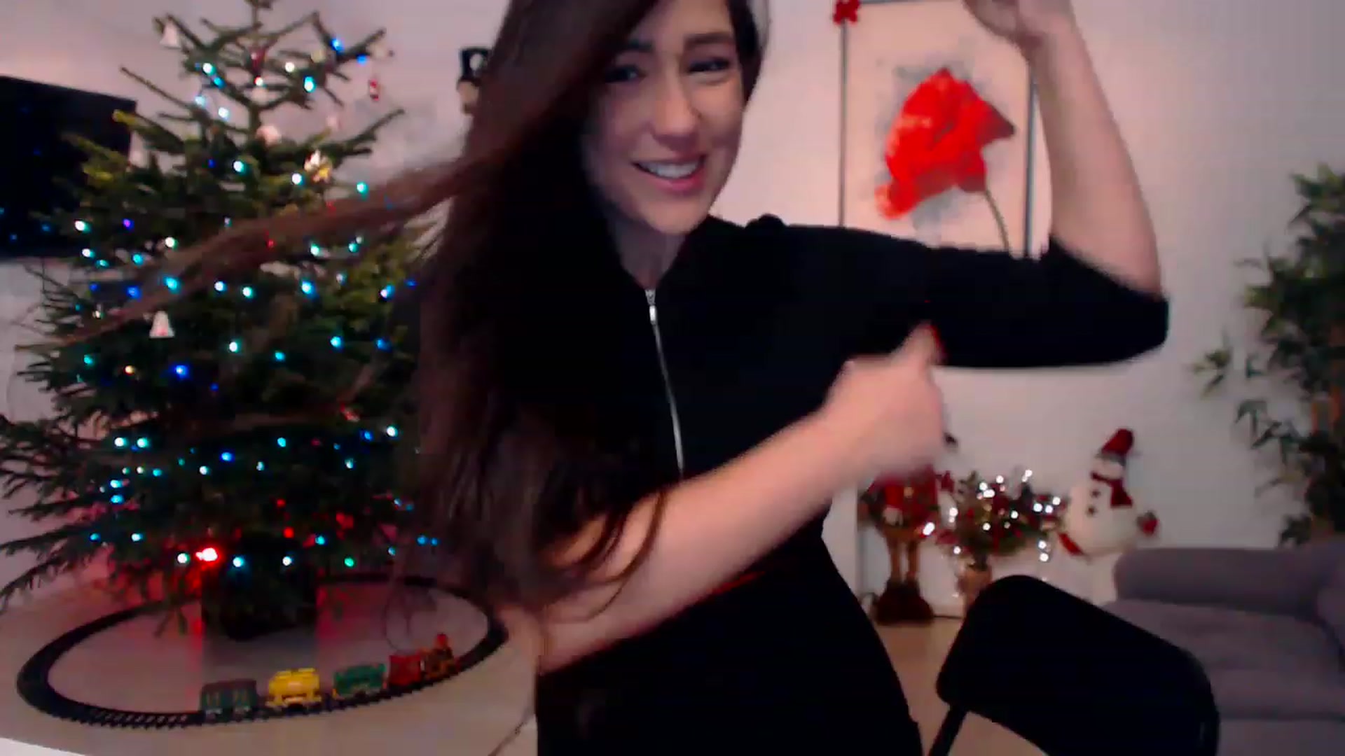 Gallery image thumbnail from PoppyNaked's myfreecams stream on, 12/28/2022, 05:36 image 9 of 20