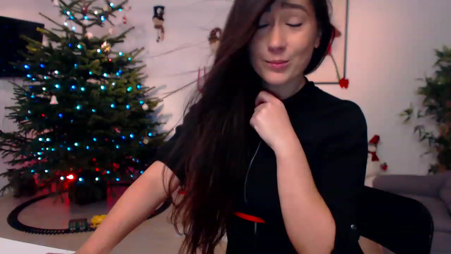 Gallery image thumbnail from PoppyNaked's myfreecams stream on, 12/28/2022, 05:36 image 5 of 20