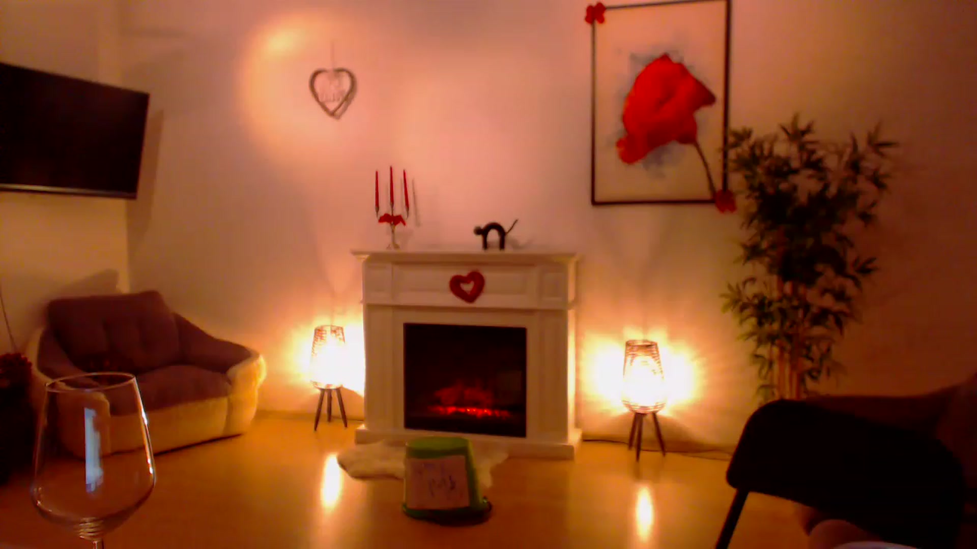 Gallery image thumbnail from PoppyNaked's myfreecams stream on, 02/19/2023, 07:08 image 13 of 20