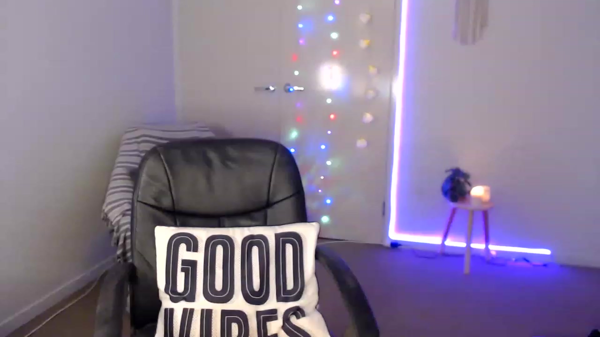 Gallery image thumbnail from Poppy_king's myfreecams stream on, 11/18/2022, 03:05 image 17 of 20