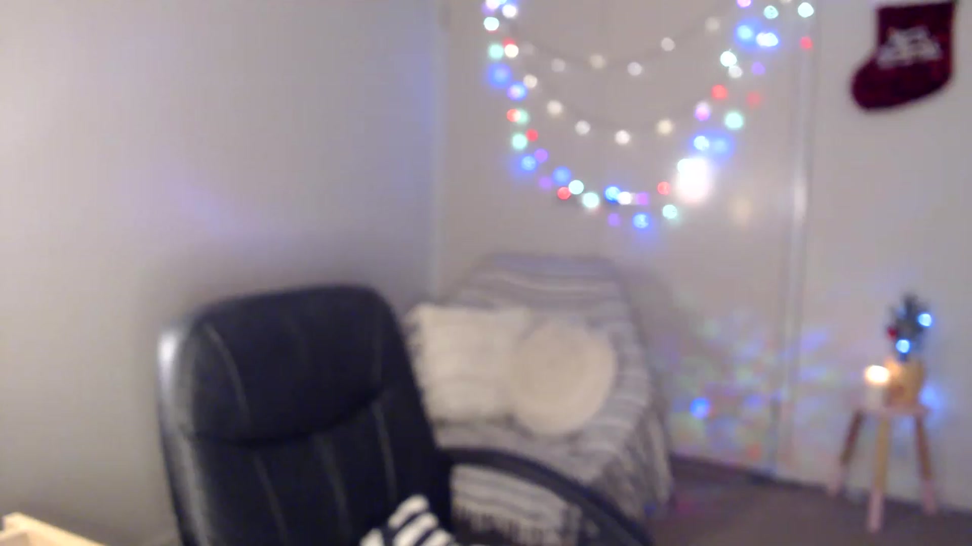Gallery image thumbnail from Poppy_king's myfreecams stream on, 12/10/2022, 13:32 image 17 of 20