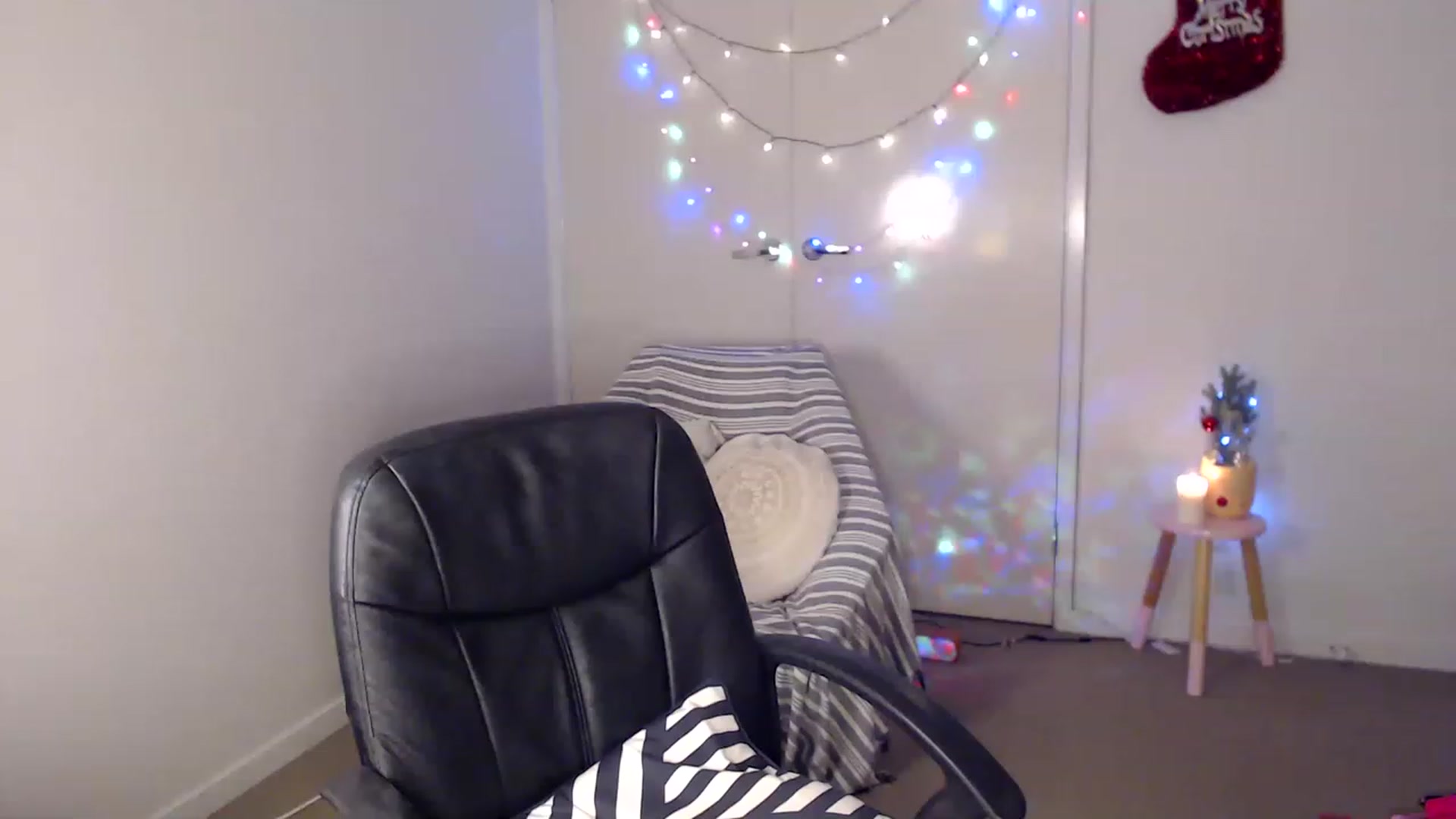Gallery image thumbnail from Poppy_king's myfreecams stream on, 12/10/2022, 15:40 image 12 of 20