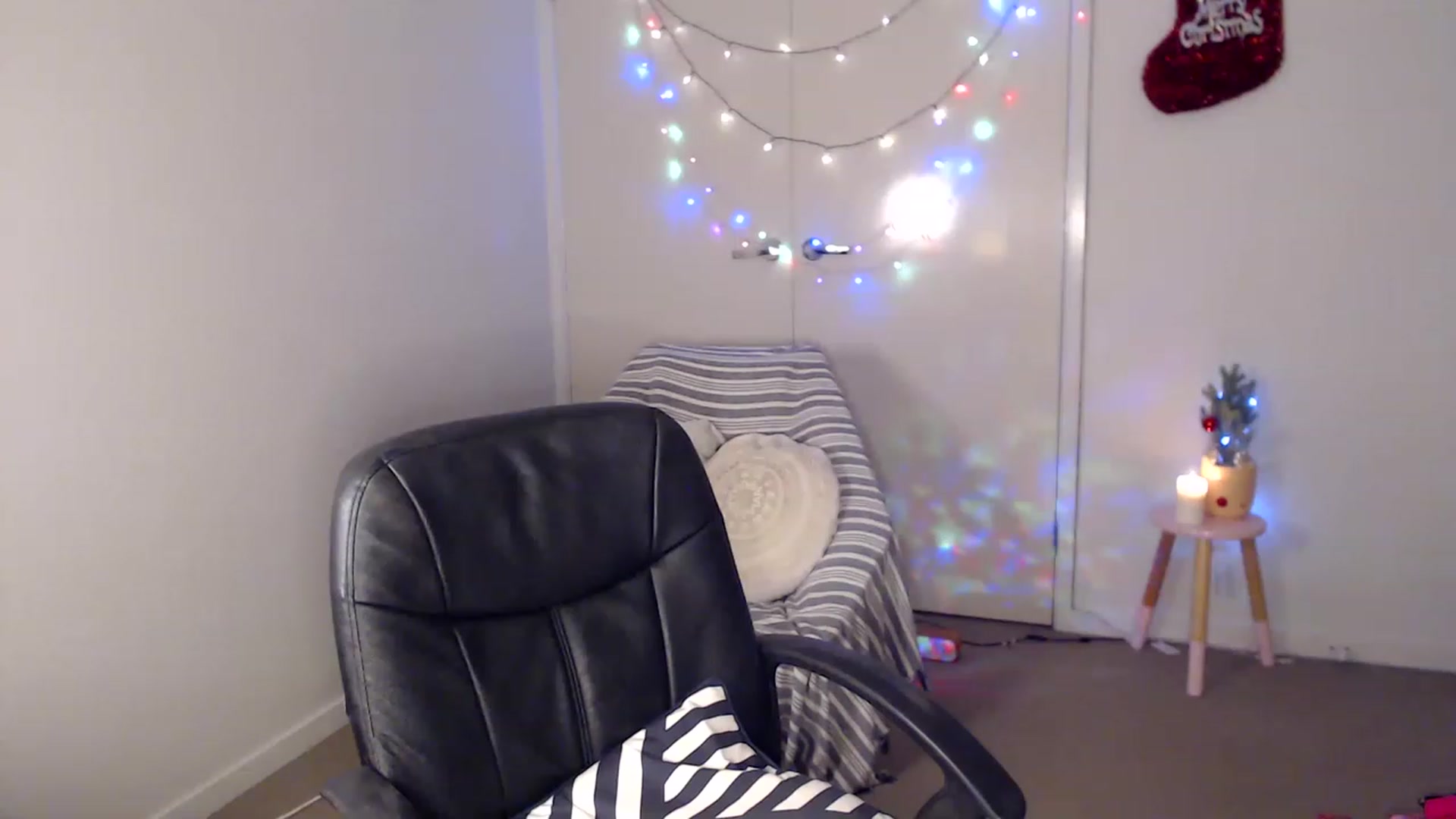Gallery image thumbnail from Poppy_king's myfreecams stream on, 12/10/2022, 15:40 image 14 of 20