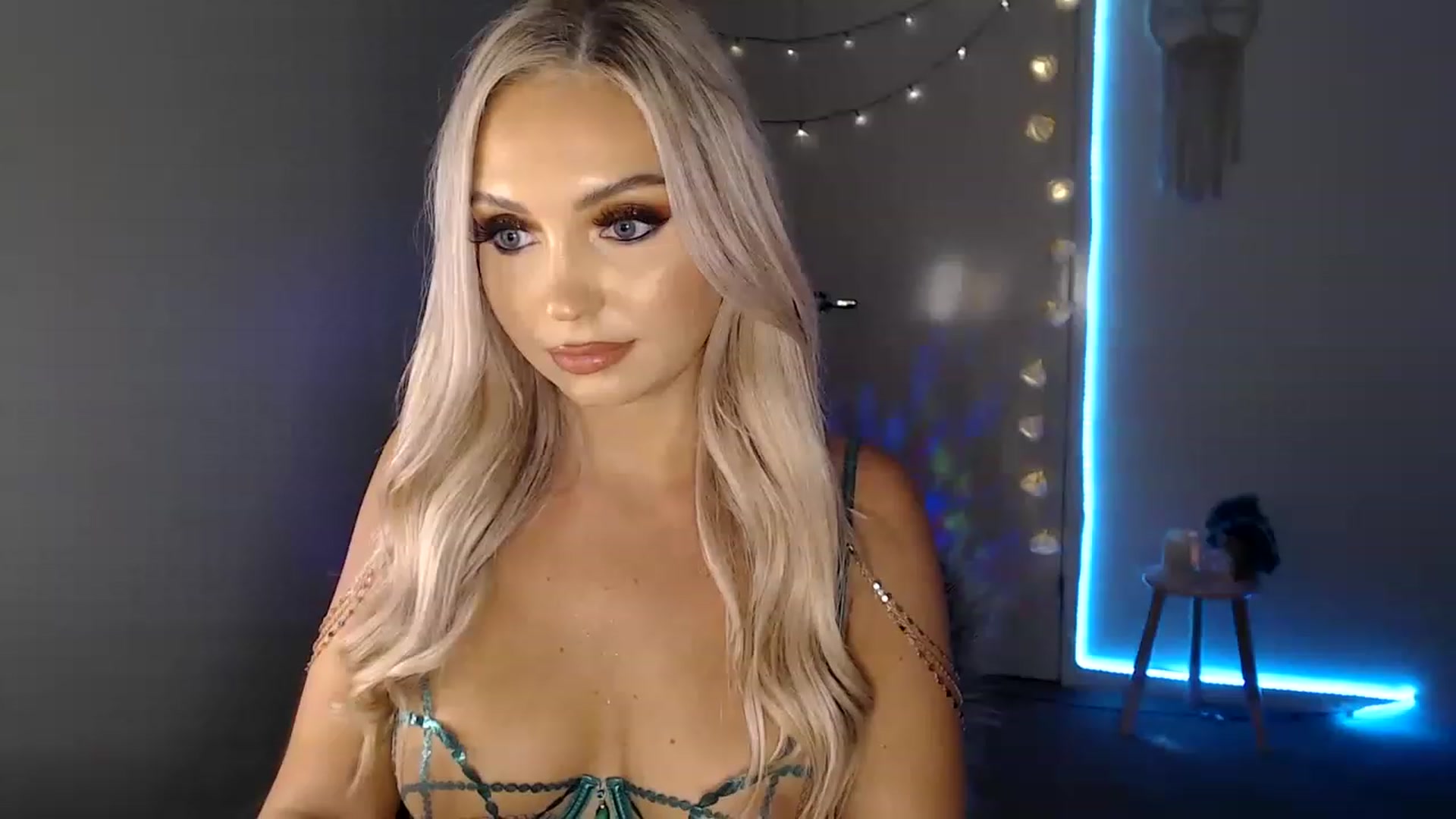 Gallery image thumbnail from Poppy_king's myfreecams stream on, 12/30/2022, 08:22 image 15 of 20