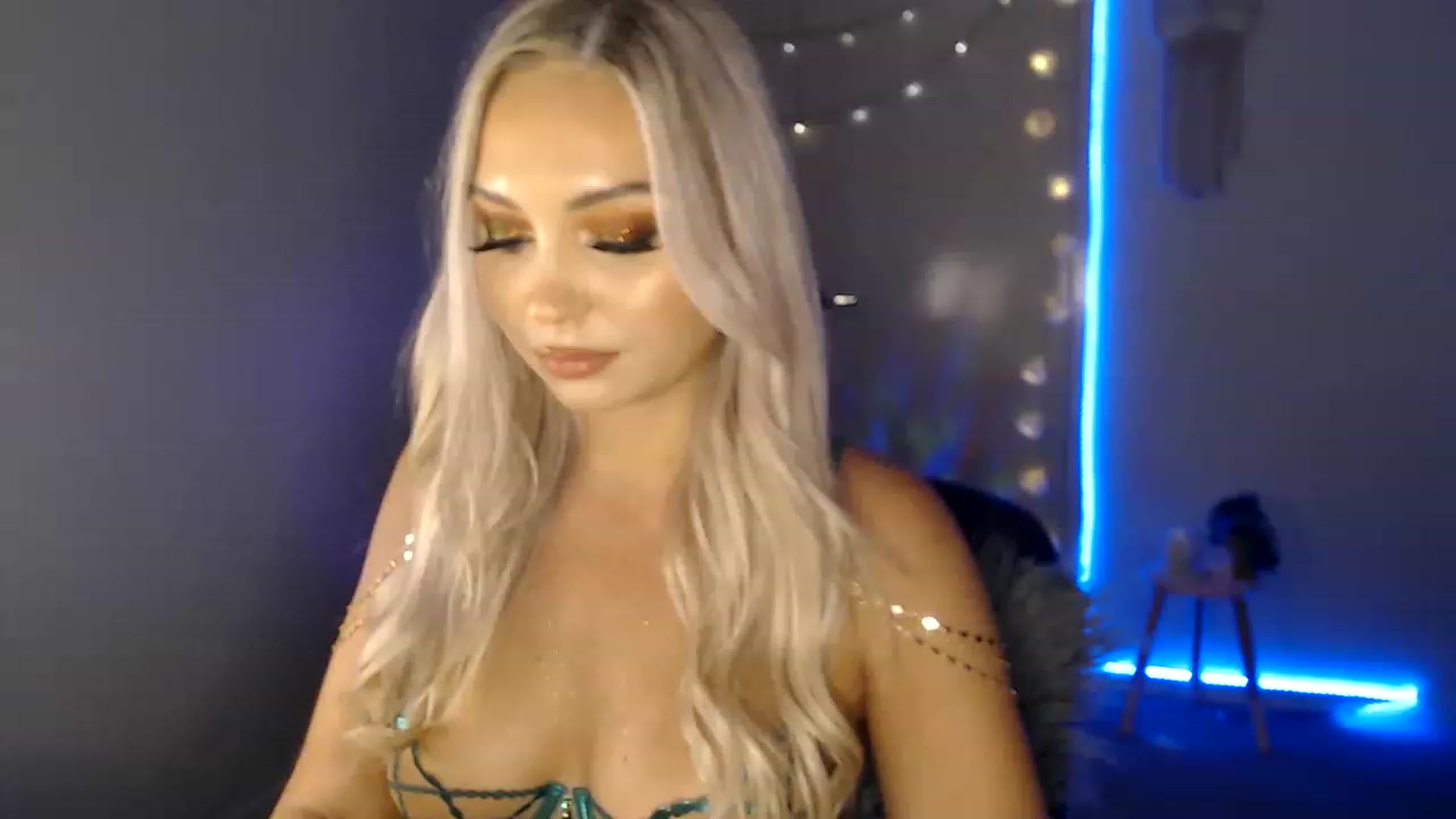 Gallery image thumbnail from Poppy_king's myfreecams stream on, 12/30/2022, 08:22 image 1 of 20