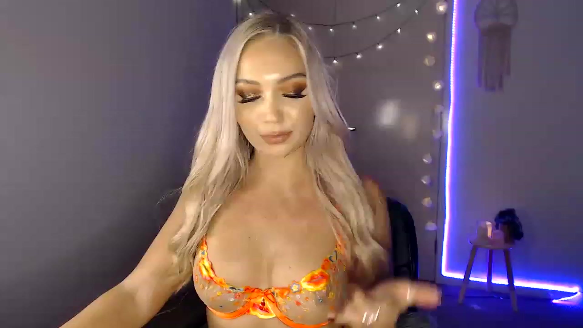 Gallery image thumbnail from Poppy_king's myfreecams stream on, 12/30/2022, 11:47 image 4 of 20