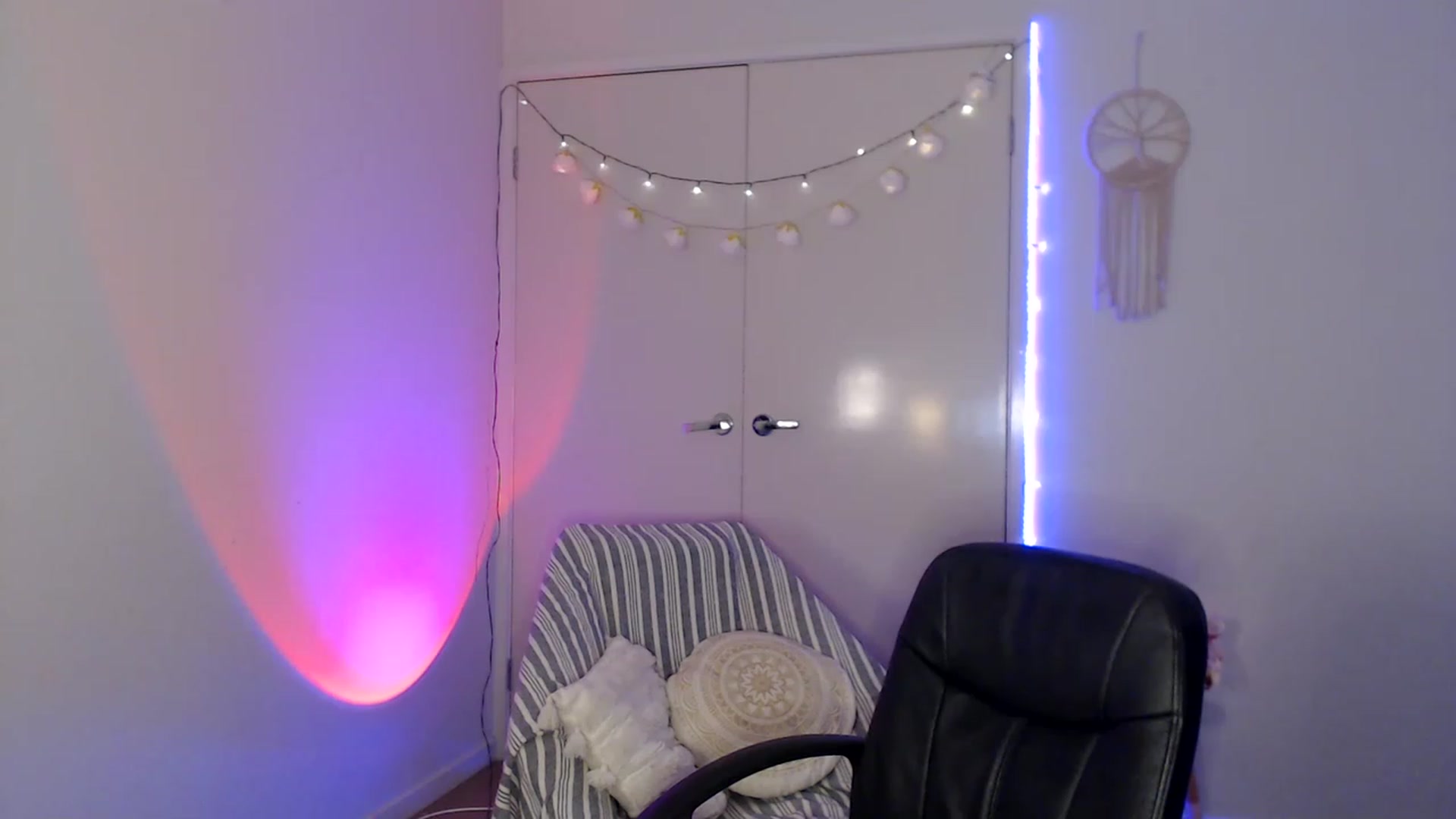 Gallery image thumbnail from Poppy_king's myfreecams stream on, 01/15/2023, 08:49 image 3 of 20