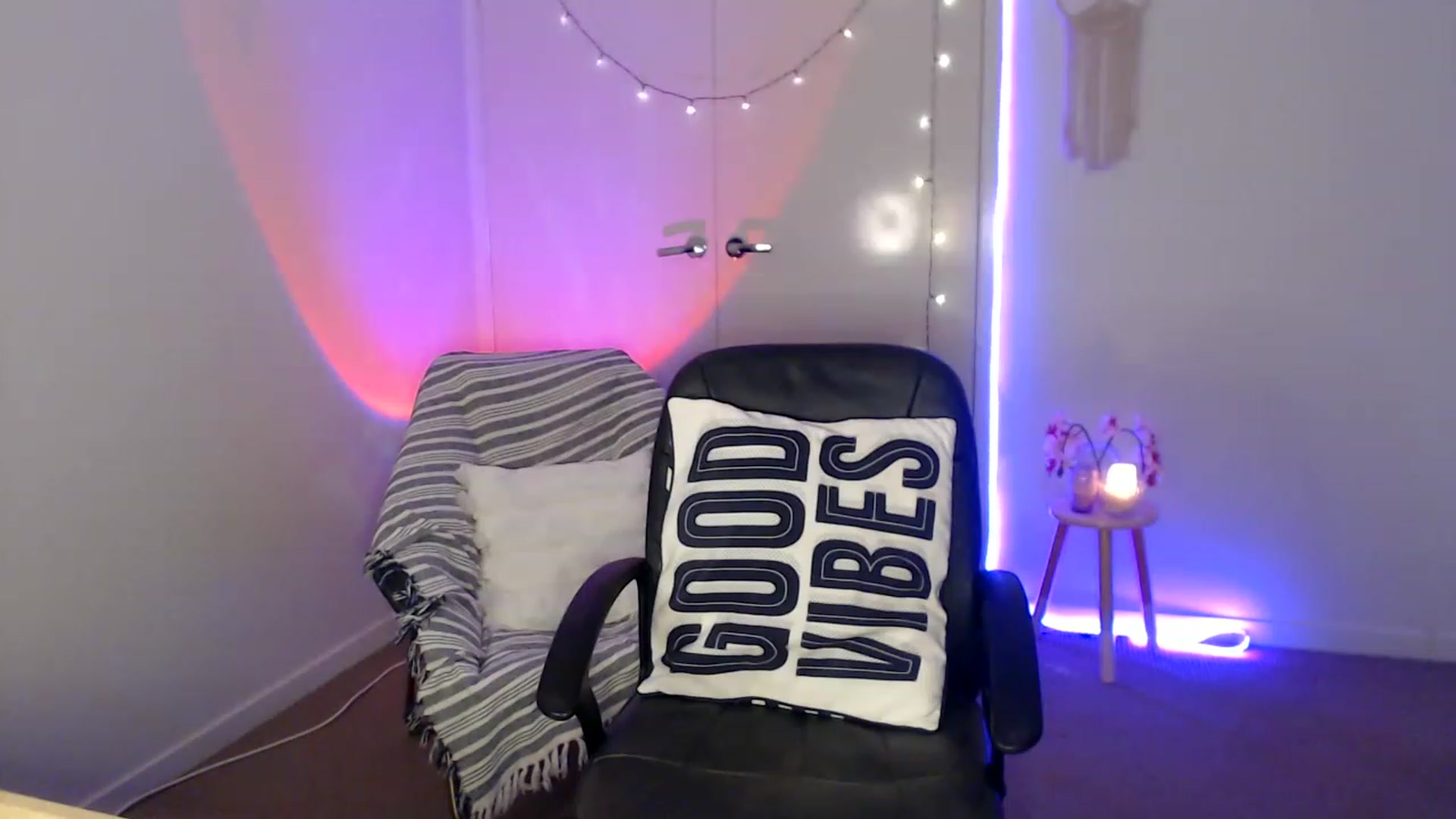 Gallery image thumbnail from Poppy_king's myfreecams stream on, 02/02/2023, 12:03 image 14 of 20