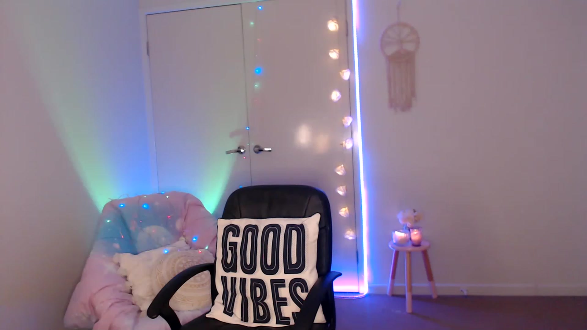 Gallery image thumbnail from Poppy_king's myfreecams stream on, 02/15/2023, 09:10 image 15 of 20
