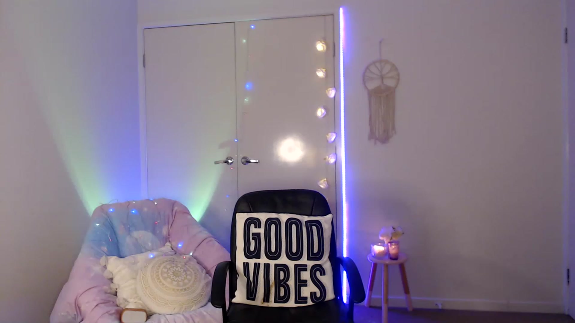 Gallery image thumbnail from Poppy_king's myfreecams stream on, 02/15/2023, 11:20 image 10 of 20