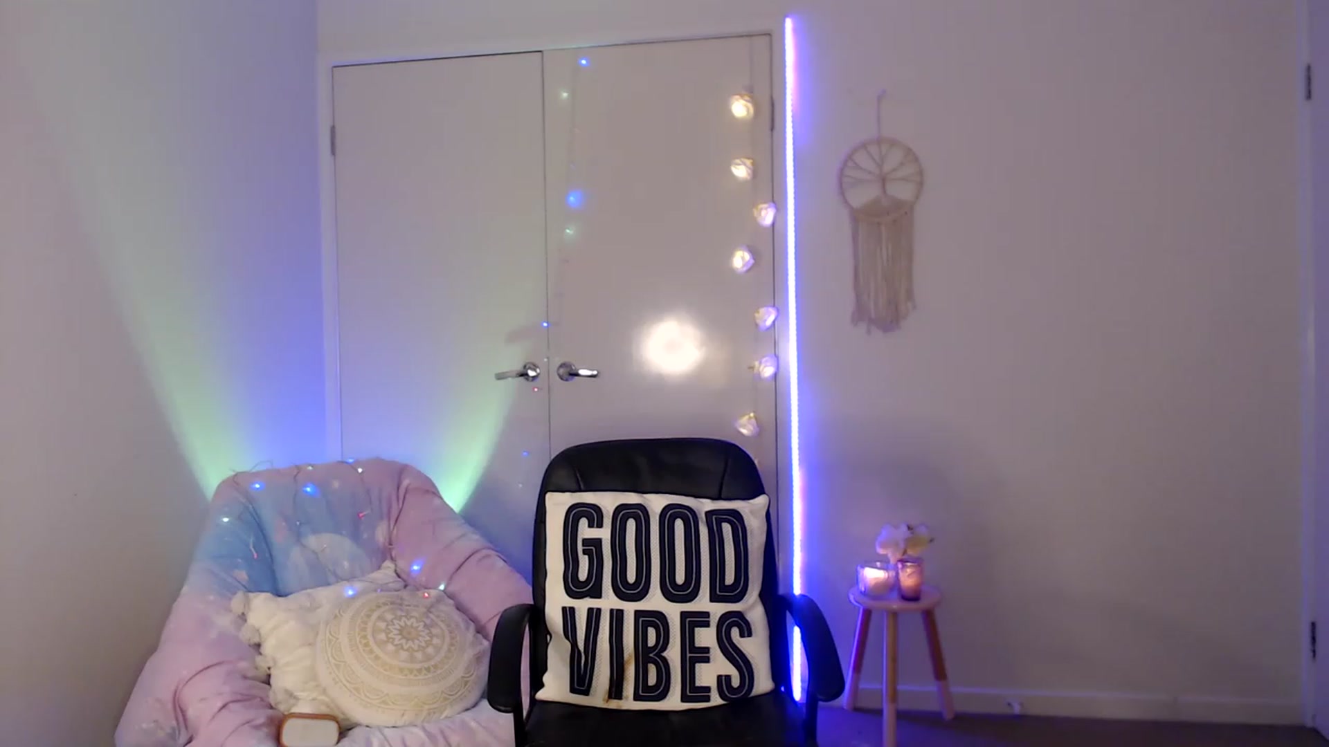 Gallery image thumbnail from Poppy_king's myfreecams stream on, 02/15/2023, 11:20 image 11 of 20