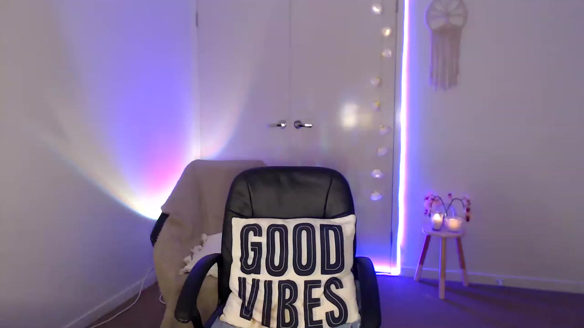Gallery image thumbnail from Poppy_king's myfreecams stream on, 03/25/2023, 11:40 image 17 of 20