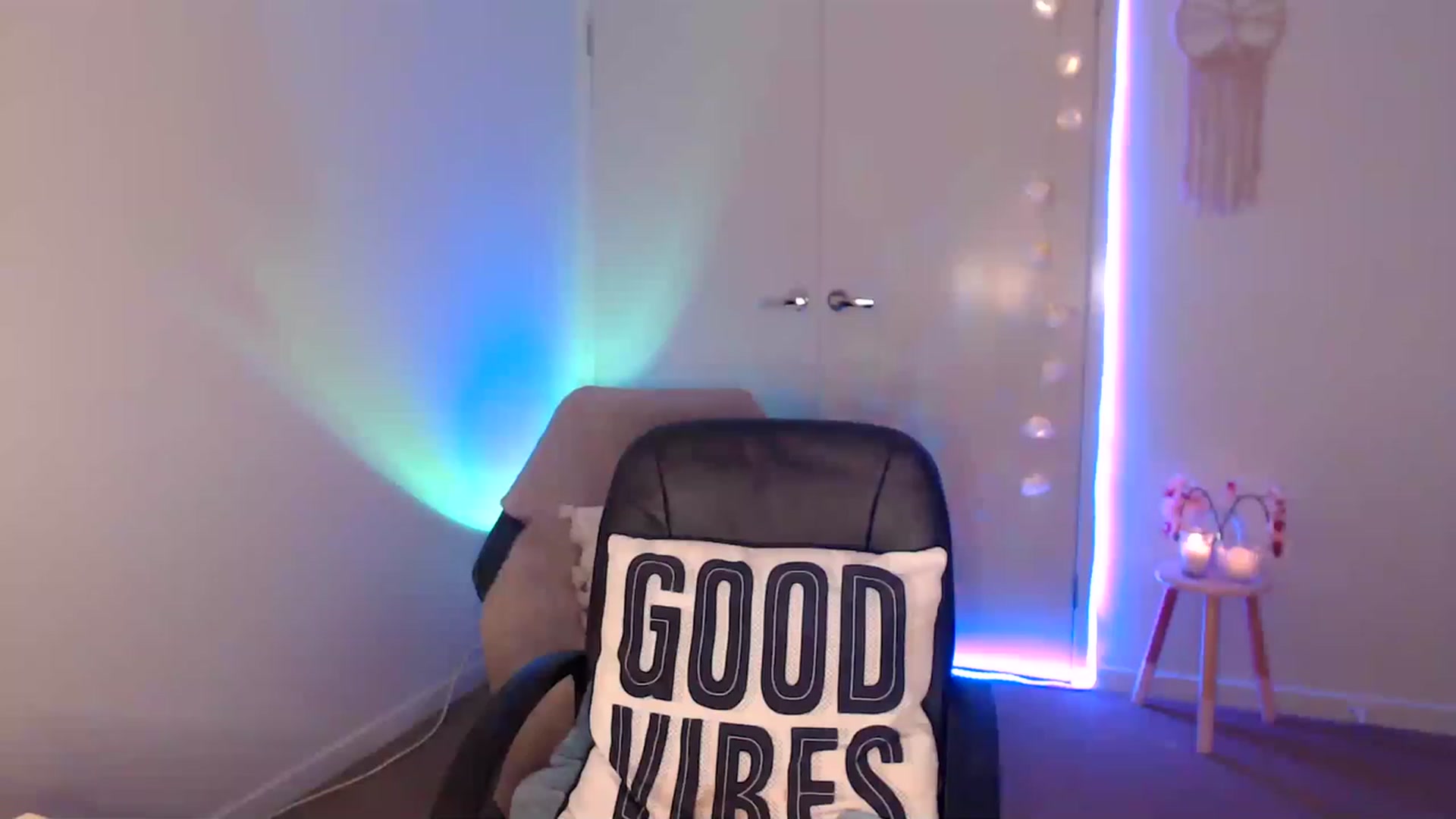 Gallery image thumbnail from Poppy_king's myfreecams stream on, 03/25/2023, 13:41 image 2 of 20