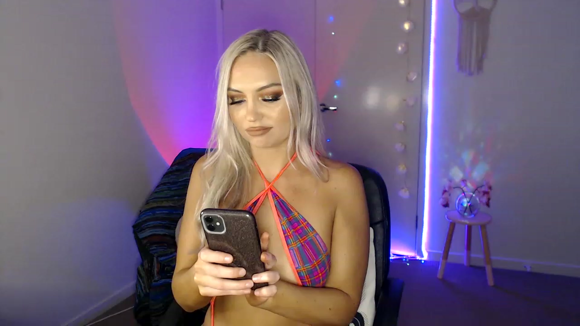 Gallery image thumbnail from Poppy_king's myfreecams stream on, 04/15/2023, 09:05 image 17 of 20