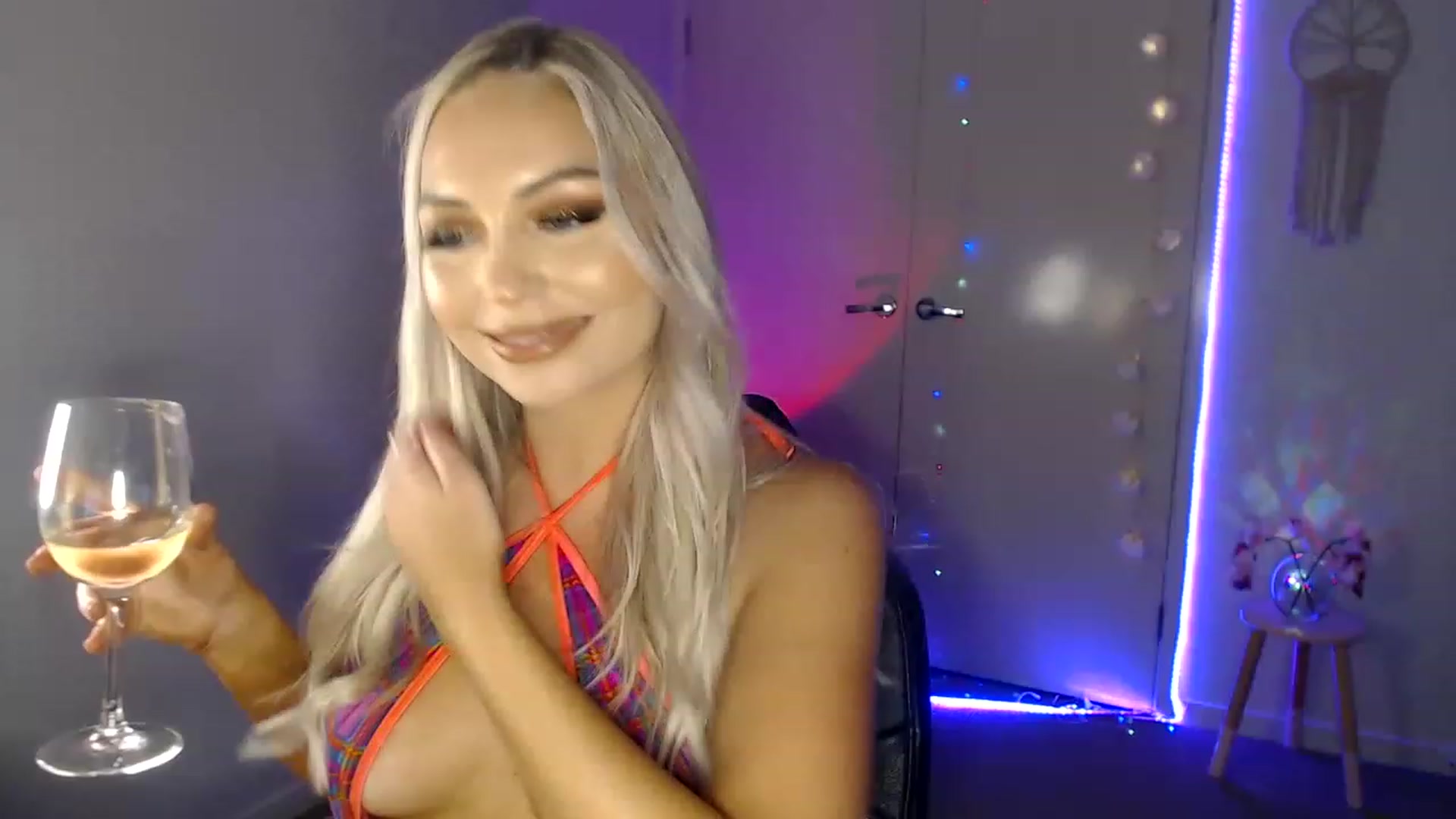 Gallery image thumbnail from Poppy_king's myfreecams stream on, 04/15/2023, 09:05 image 2 of 20