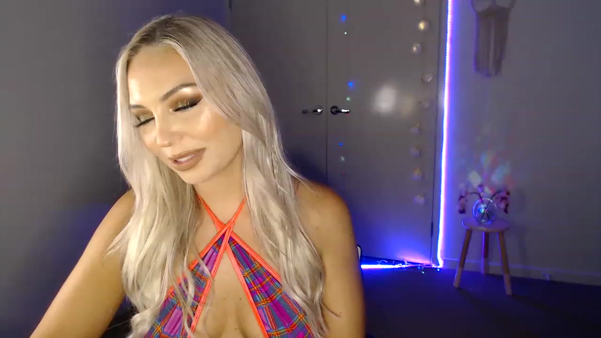 Gallery image thumbnail from Poppy_king's myfreecams stream on, 04/15/2023, 09:05 image 11 of 20