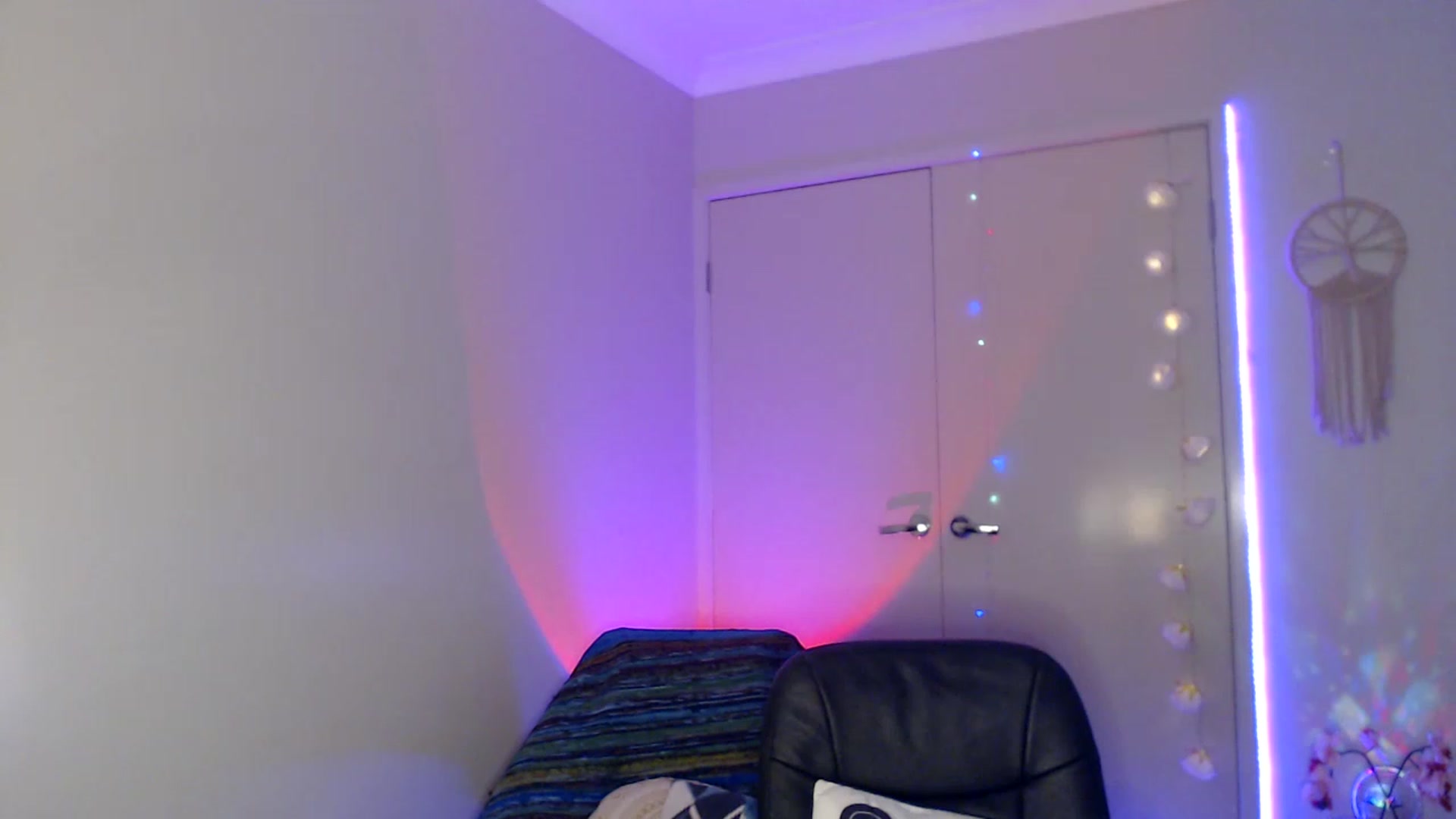 Gallery image thumbnail from Poppy_king's myfreecams stream on, 04/15/2023, 12:52 image 16 of 20