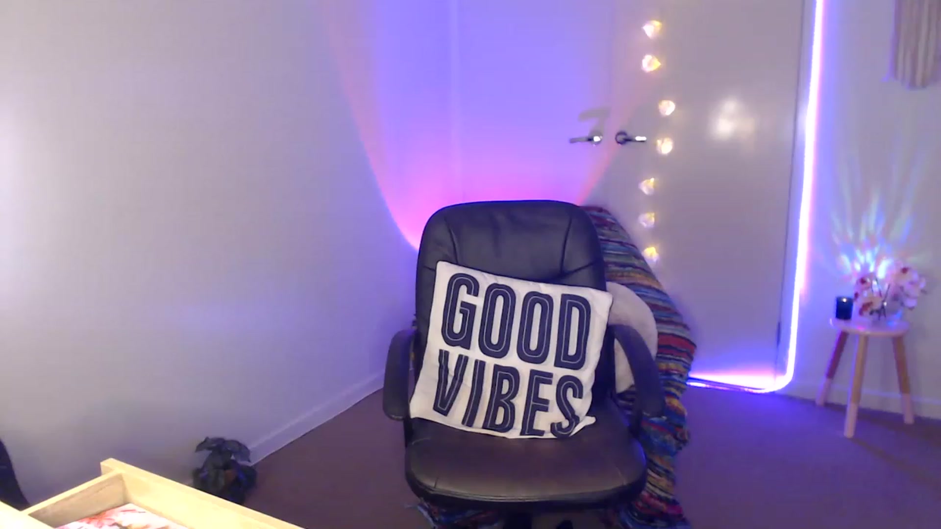 Gallery image thumbnail from Poppy_king's myfreecams stream on, 05/12/2023, 12:14 image 5 of 20