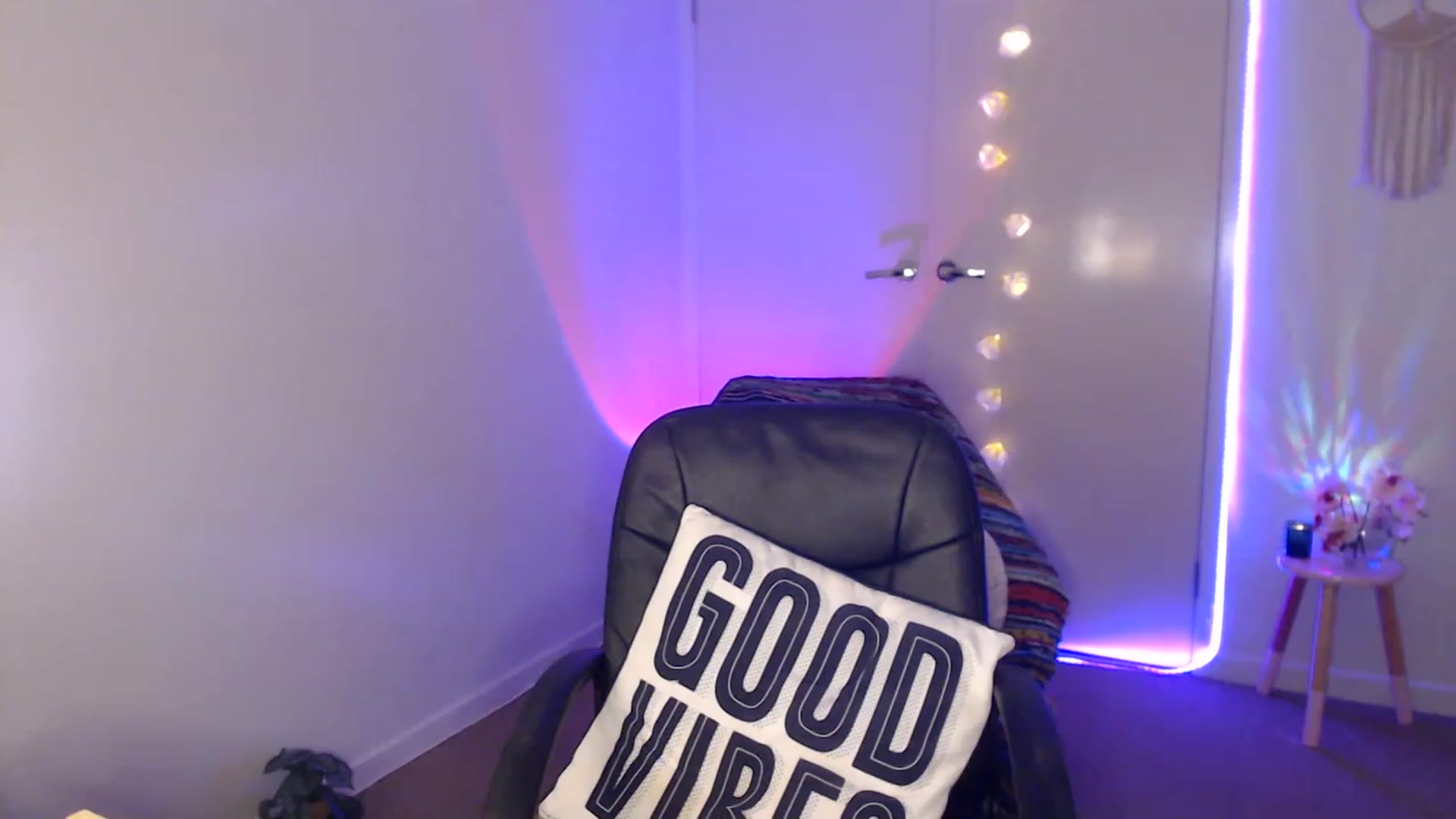 Gallery image thumbnail from Poppy_king's myfreecams stream on, 05/12/2023, 12:14 image 15 of 20