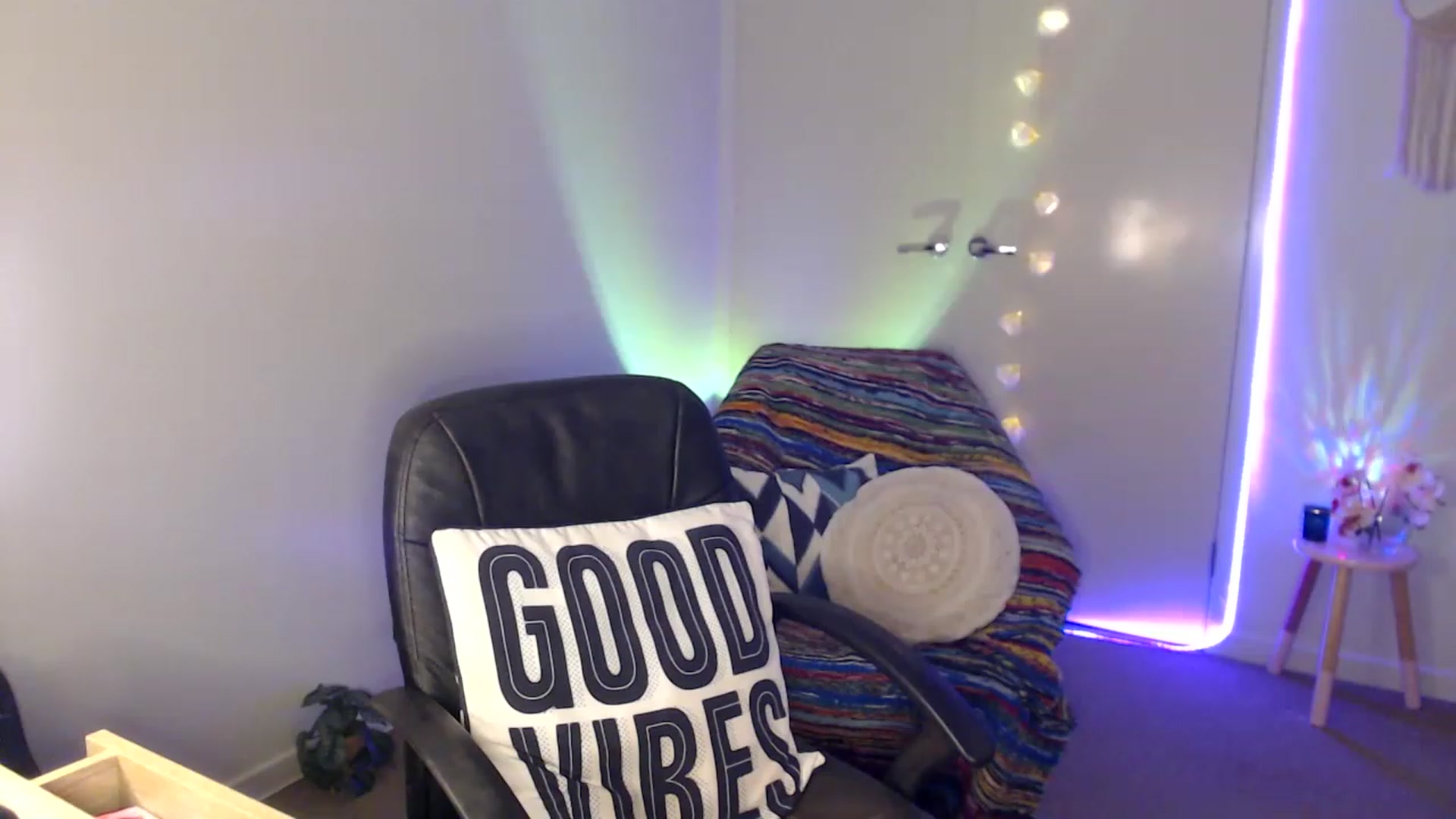 Gallery image thumbnail from Poppy_king's myfreecams stream on, 05/12/2023, 16:27 image 14 of 20
